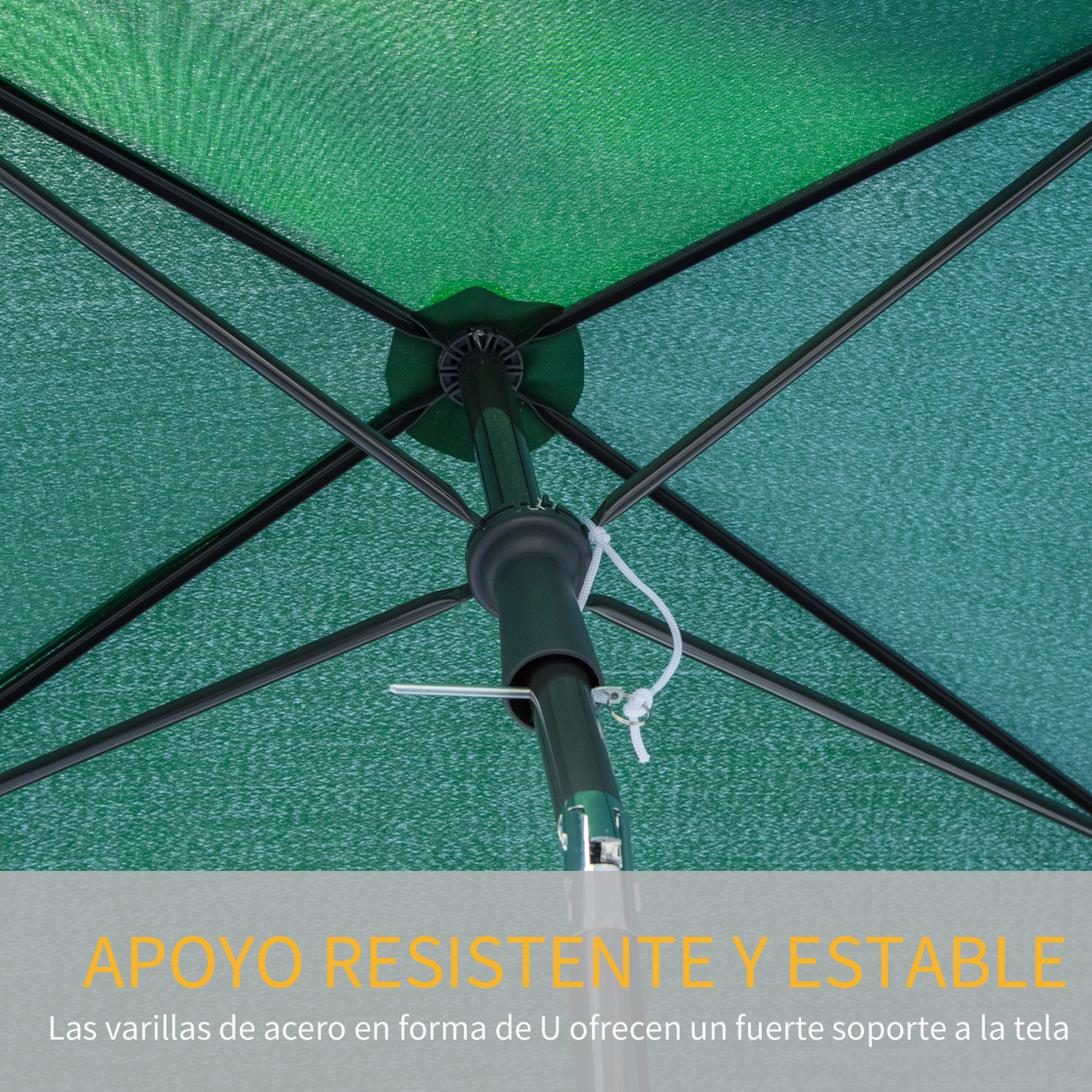Tela verde de sombrilla con estructura de metal negro. Primer plano del interior.