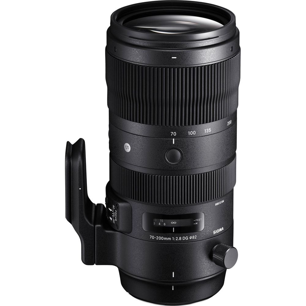 Obiettivo Sigma 70-200mm 1:2.8 DG nero con ghiere di messa a fuoco e zoom.