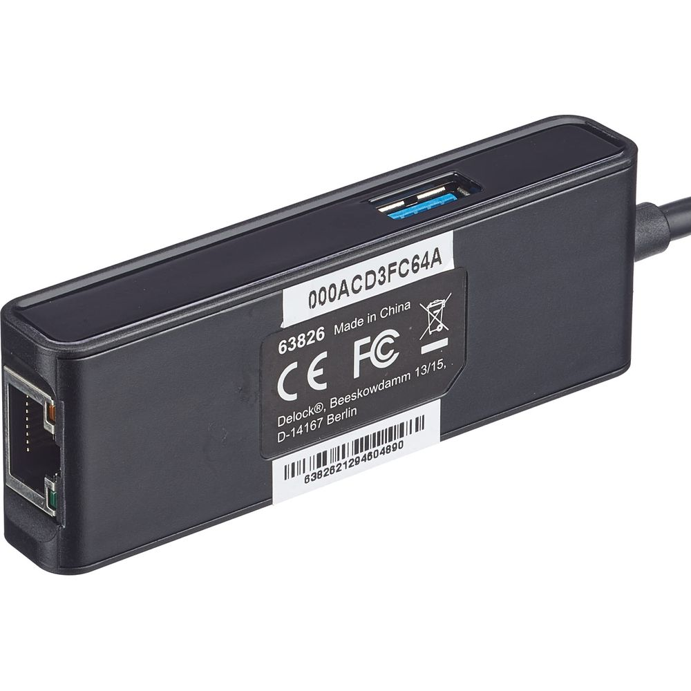 Hub USB negro con puerto Ethernet y toma USB.