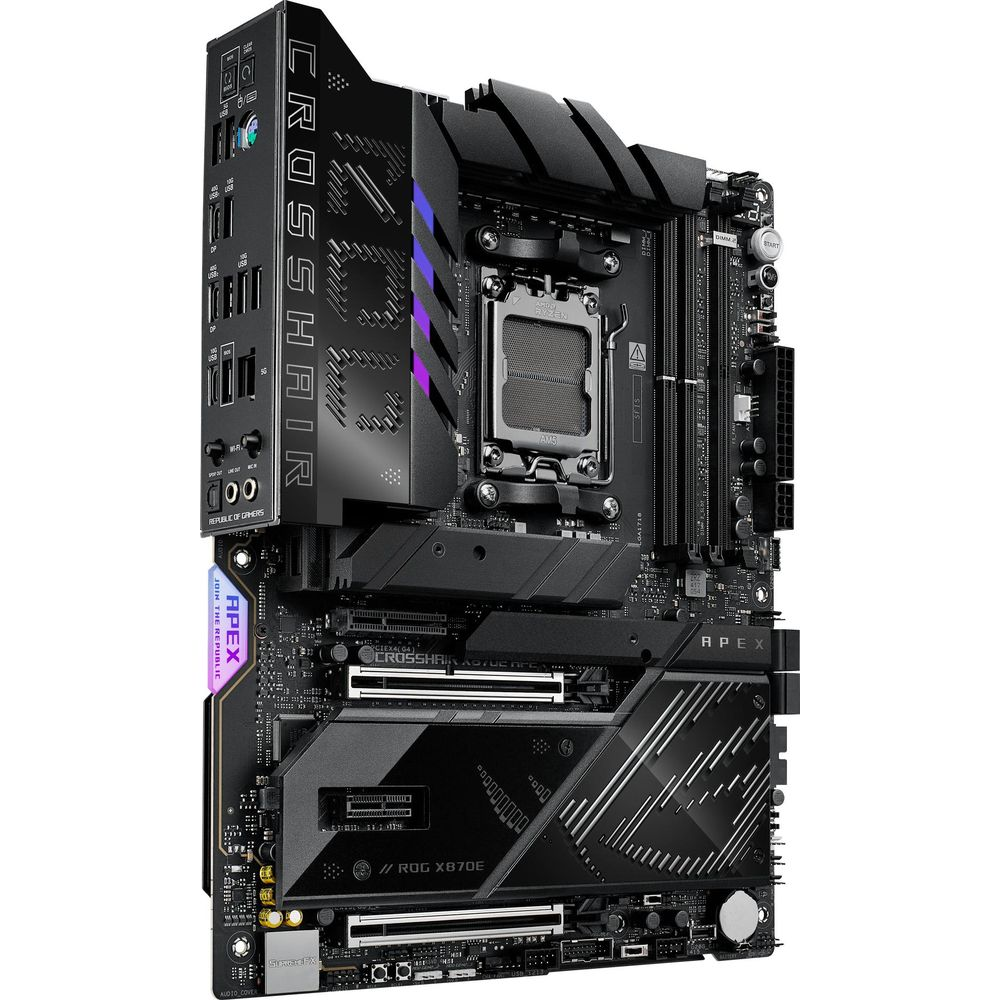 Czarna płyta główna ASUS ROG Crosshair X670E Apex z napisem "Crosshair" i podświetleniem RGB.