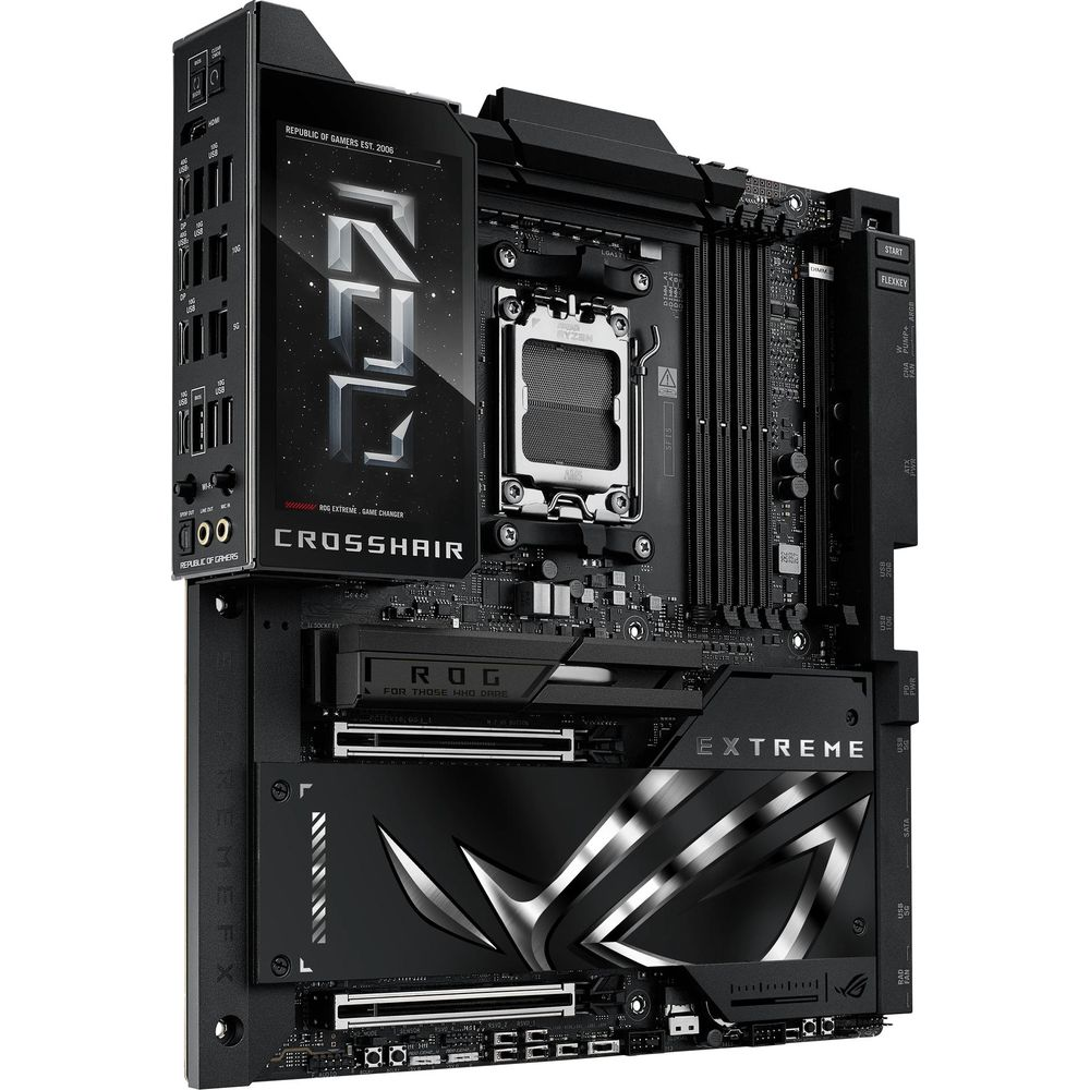 Czarna płyta główna z logo ROG i napisami 'EXTREME' oraz 'CROSSHAIR'.