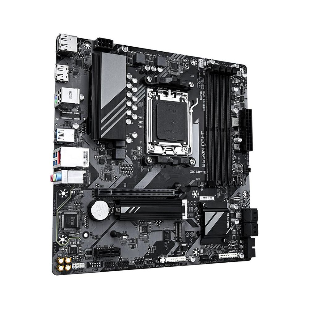 Czarna płyta główna z gniazdem procesora, slotami RAM i różnymi portami.