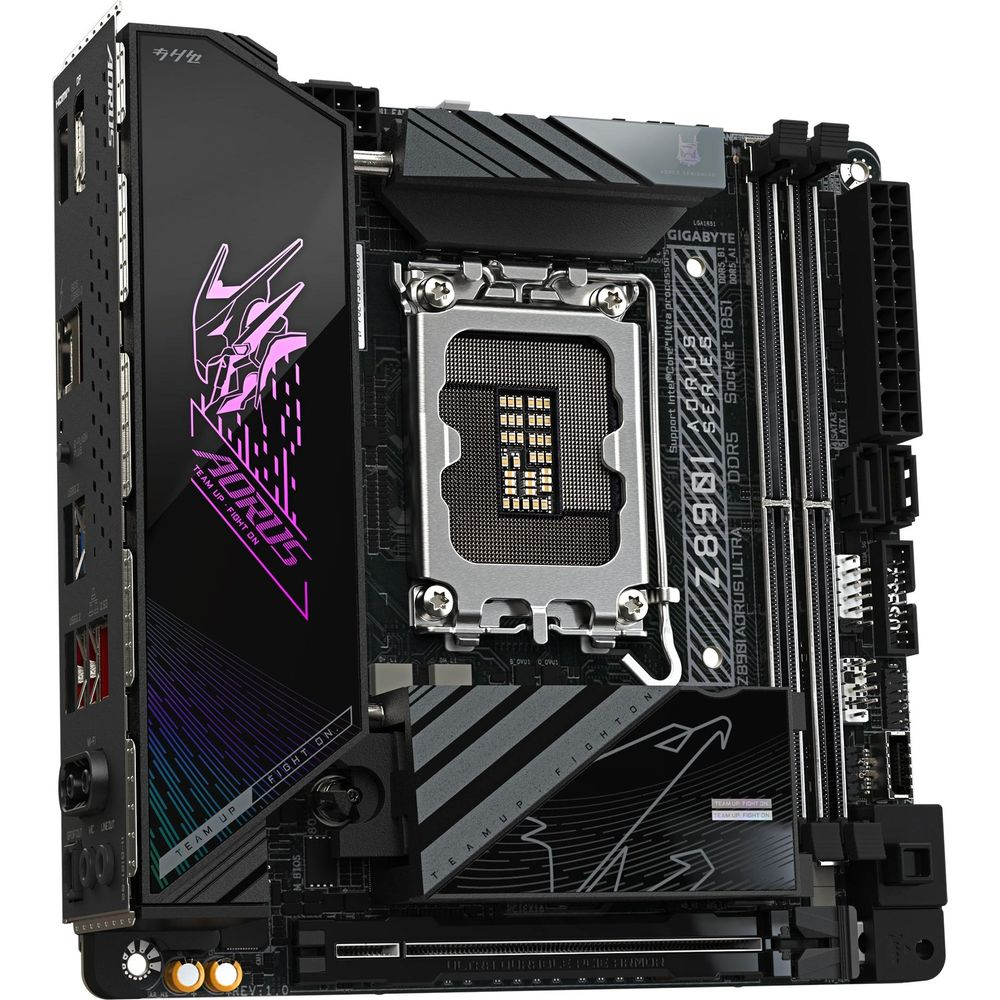 Czarna płyta główna z srebrnym gniazdem CPU i logo AORUS.