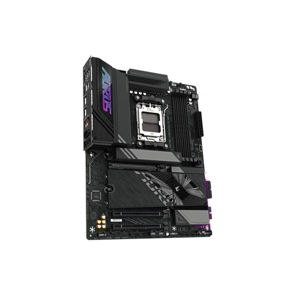 Czarna płyta główna AORUS z gniazdem procesora i złączami.