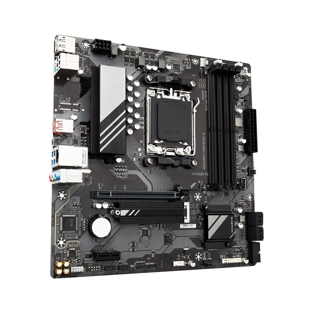Szara płyta główna Gigabyte A620M Gaming X z gniazdem procesora i slotami RAM.