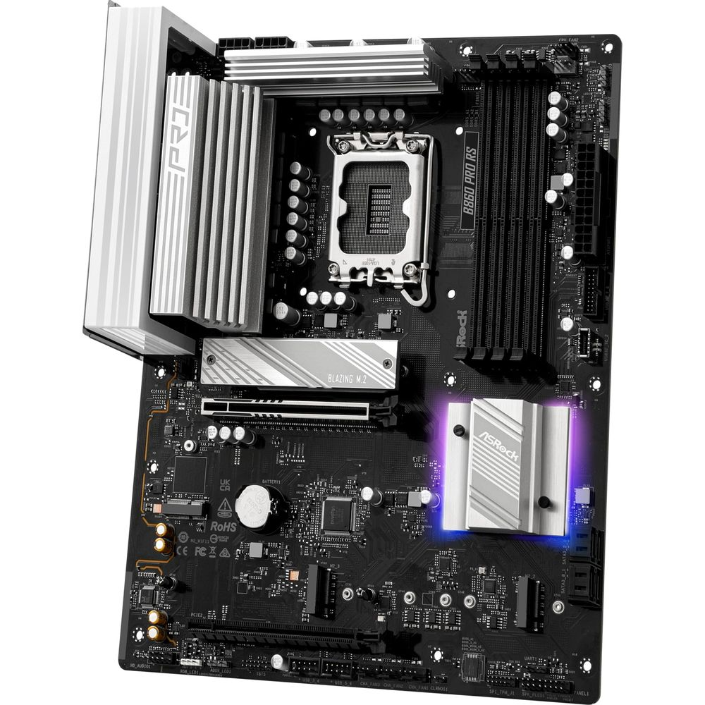 Płyta główna ASRock B660 Pro RS z gniazdem CPU, slotami RAM i radiatorami.