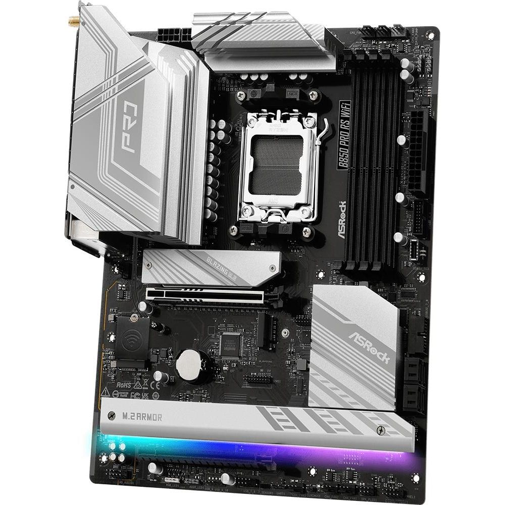 Płyta główna ASRock B650 Pro RS WiFi z gniazdem CPU, slotami RAM i osłoną M.2.
