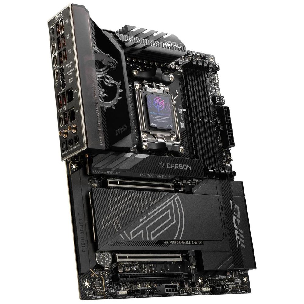 Czarna płyta główna MSI z gniazdem CPU, slotami RAM i portami.