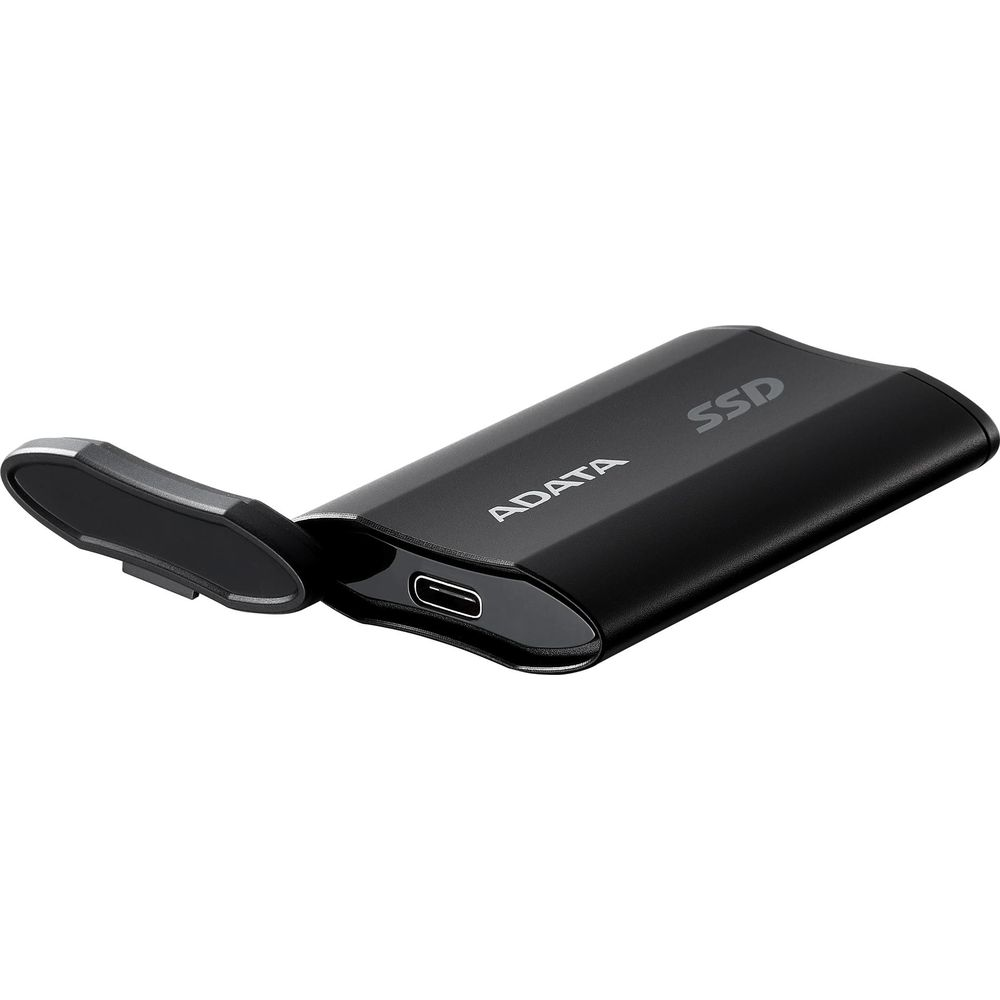 Czarny ADATA SSD z otwartą nasadką i portem USB-C.