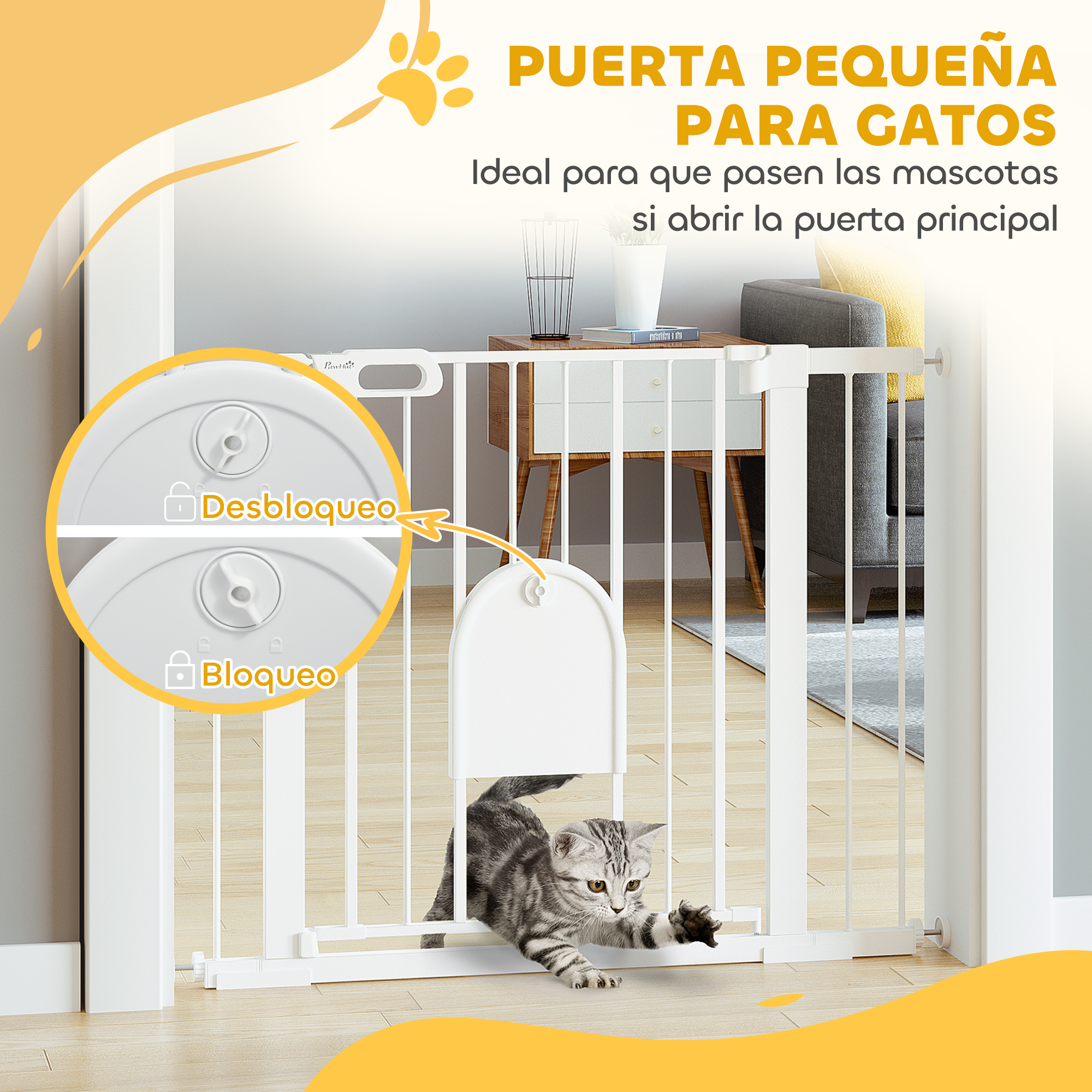 Un gato se arrastra por una puerta blanca para mascotas con una pequeña solapa.