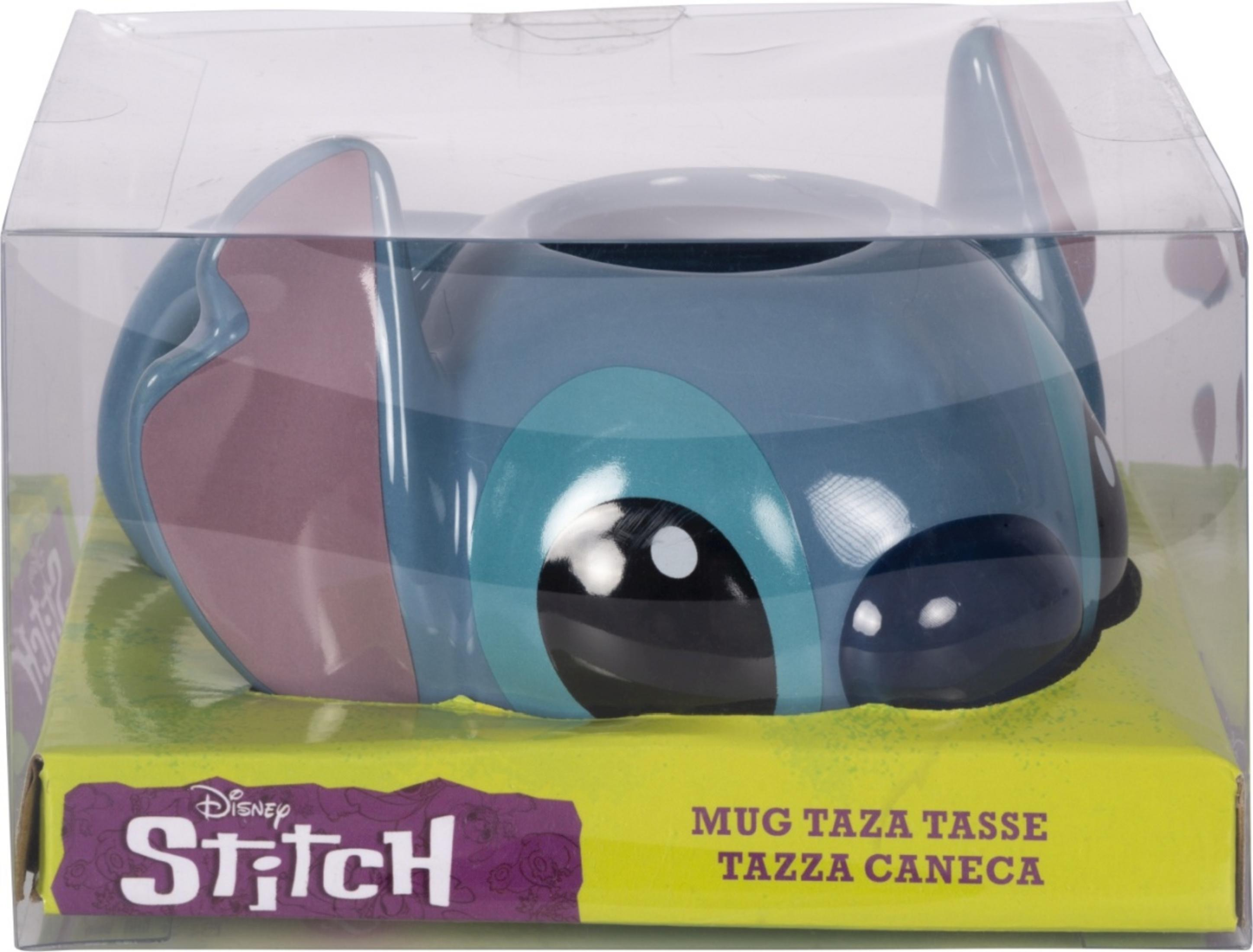 Eine blaue Stitch-Tasse mit großen Ohren und Augen in einer durchsichtigen Verpackung.