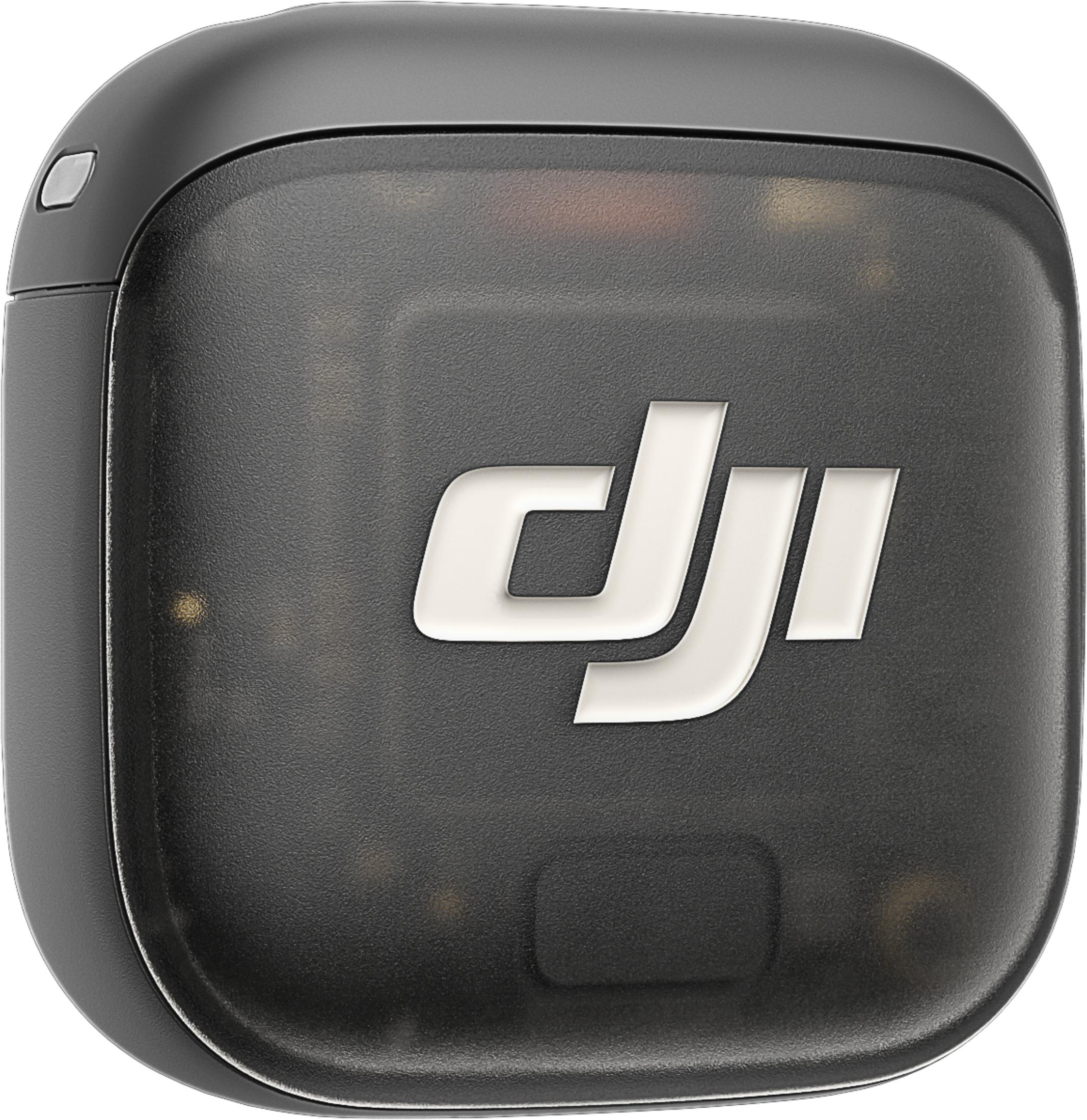 Een zwarte, rechthoekige behuizing met afgeronde hoeken, met DJI-logo.