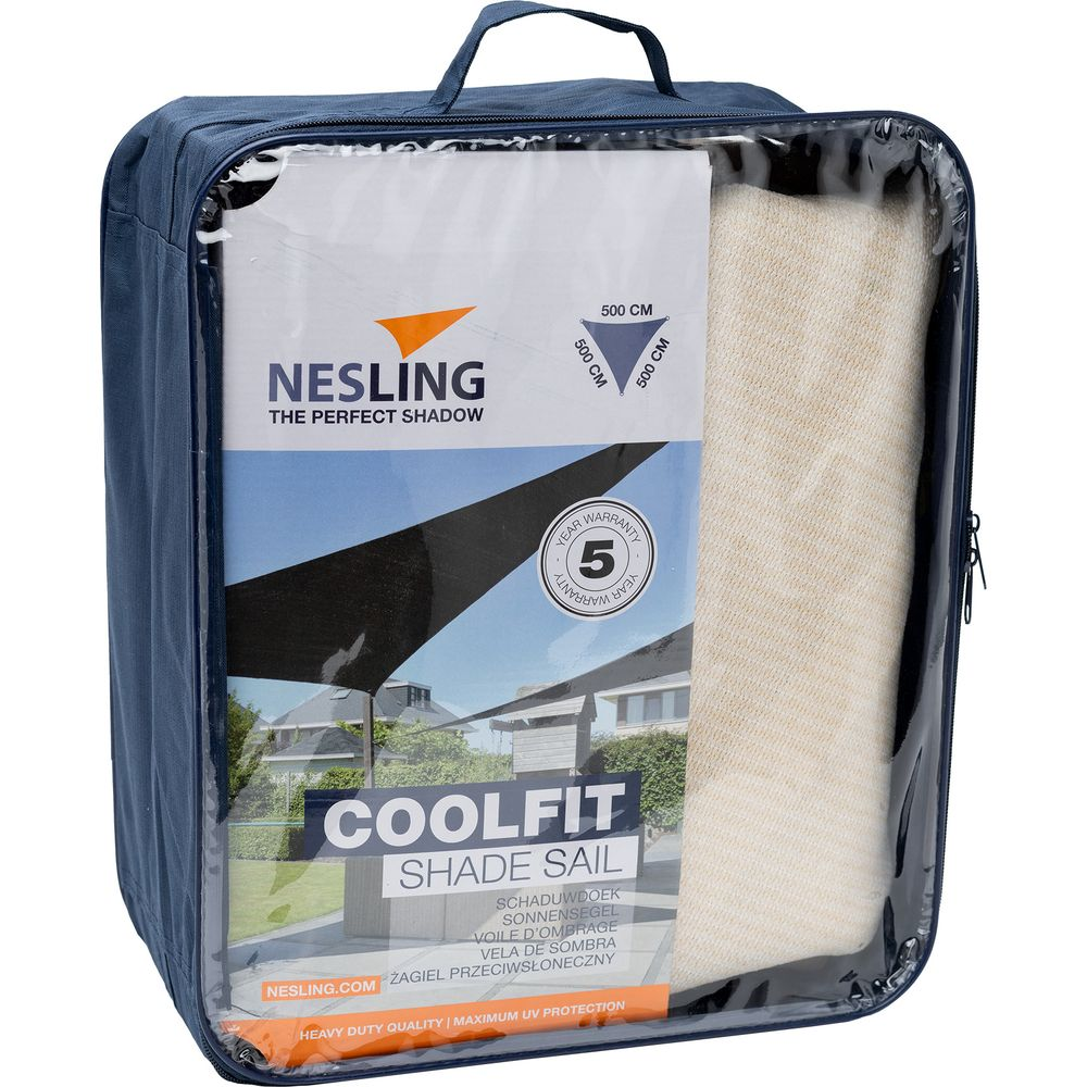 Sac bleu contenant une voile d'ombrage et un rouleau de tissu beige. Logo Nesling.