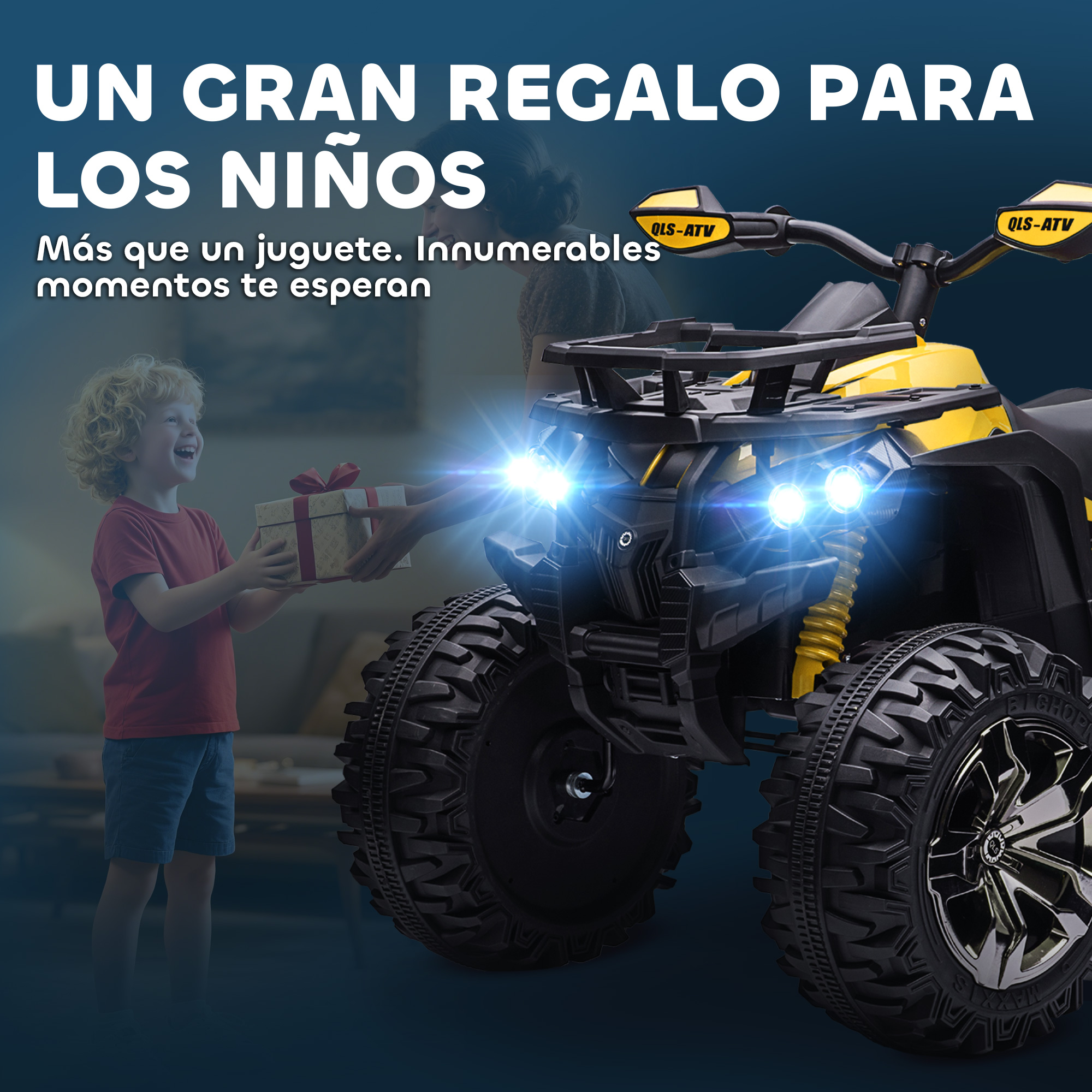Un niño recibe un regalo junto a un quad amarillo y negro. Los faros están encendidos.