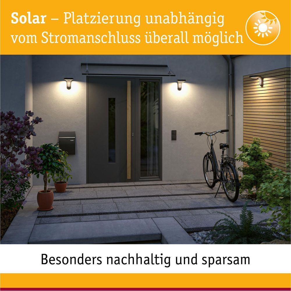 Drzwi wejściowe z roślinami, skrzynką na listy, rowerem i oświetleniem solarnym.