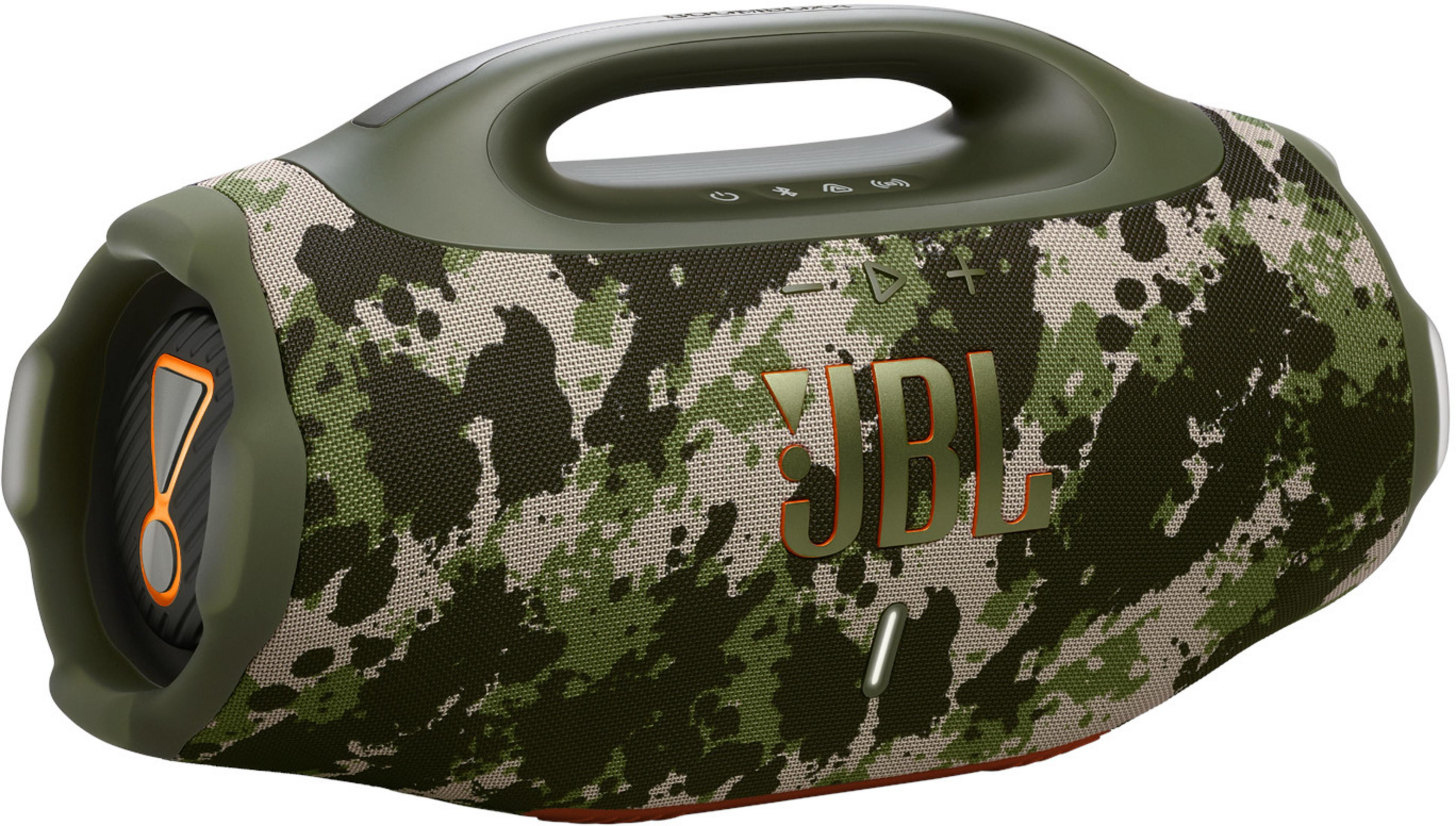 Grüner Camouflage-Lautsprecher mit Tragegriff und JBL-Logo.