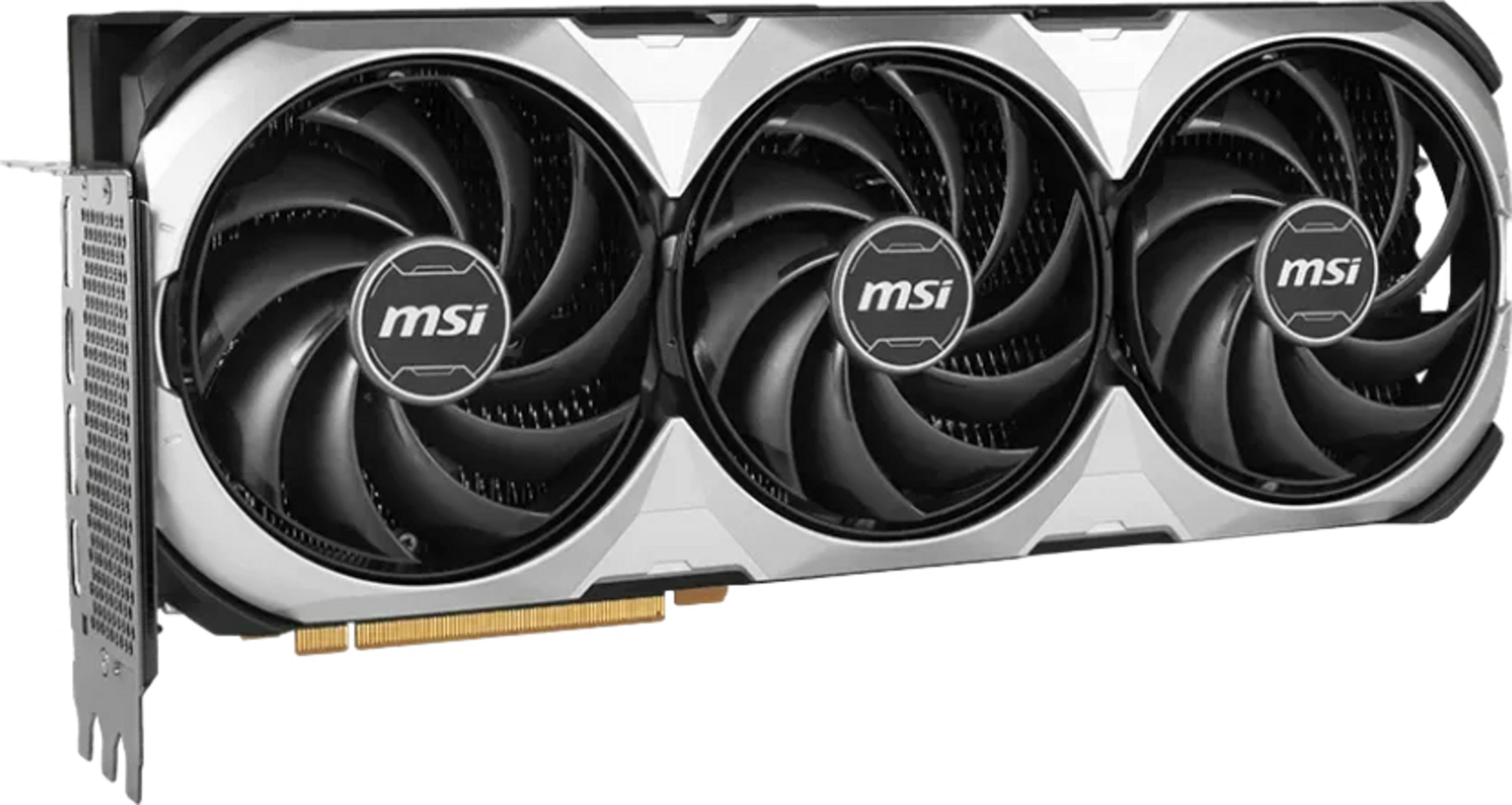 Una scheda grafica MSI argentata con tre ventole e chassis argentato.