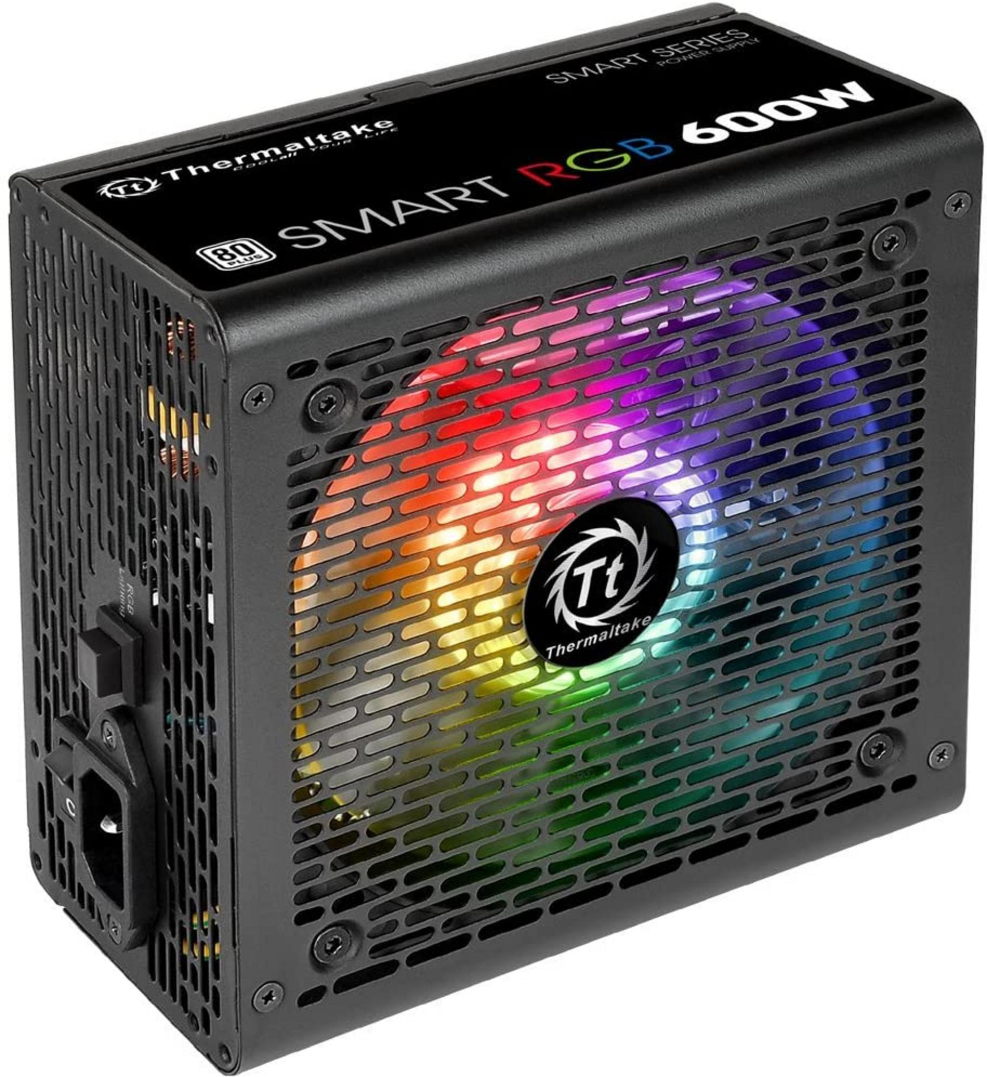Alimentation Thermaltake SMART RGB 600W noire avec éclairage de ventilateur coloré.