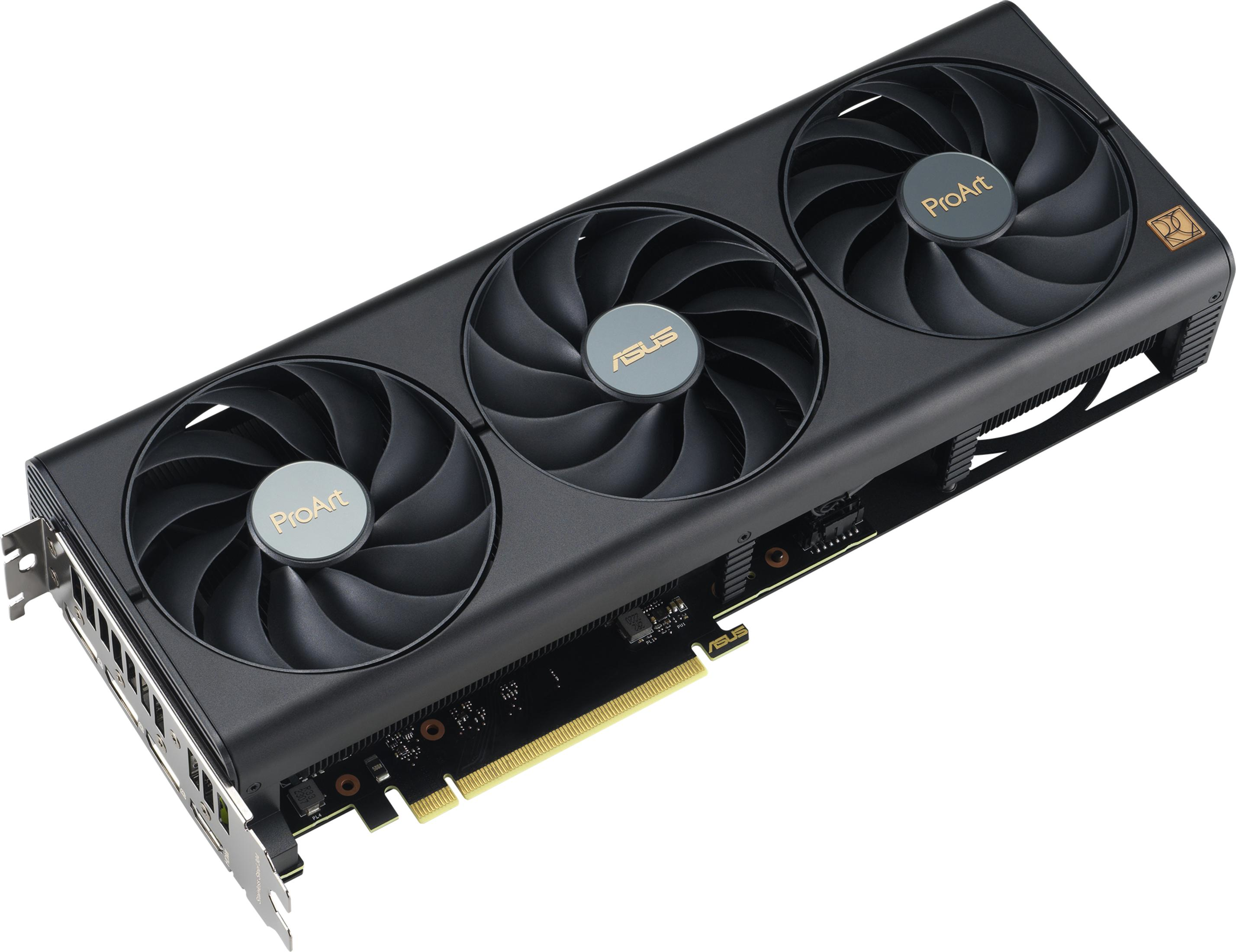 Una scheda grafica ASUS ProArt nera con tre ventole e loghi dorati.