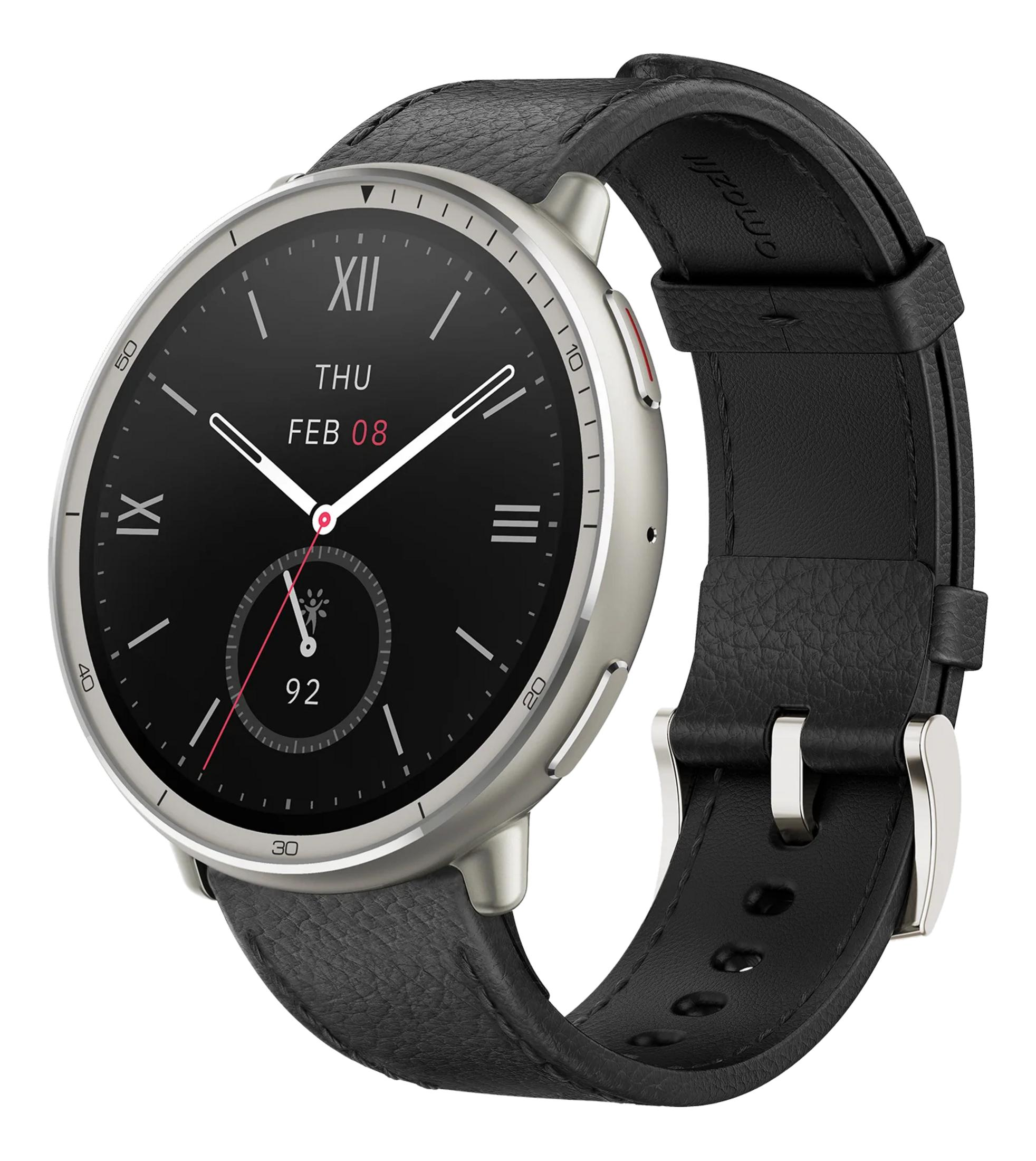 Srebrny smartwatch z czarnym skórzanym paskiem i czarną tarczą.
