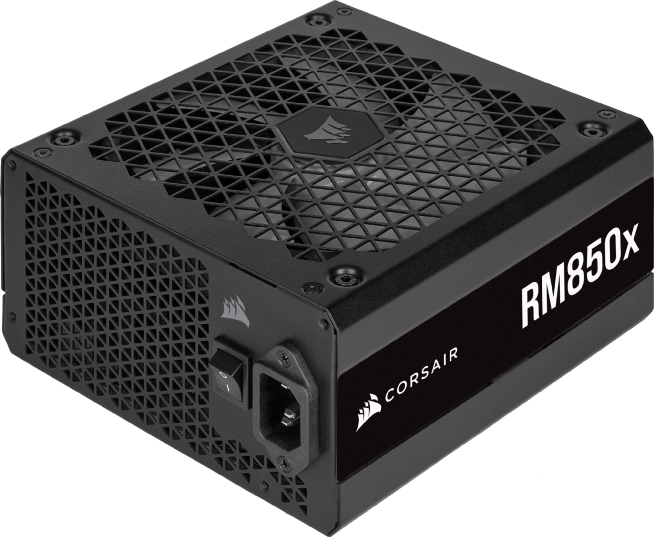 Alimentatore Corsair RM850x nero con griglia di ventilazione e interruttore.