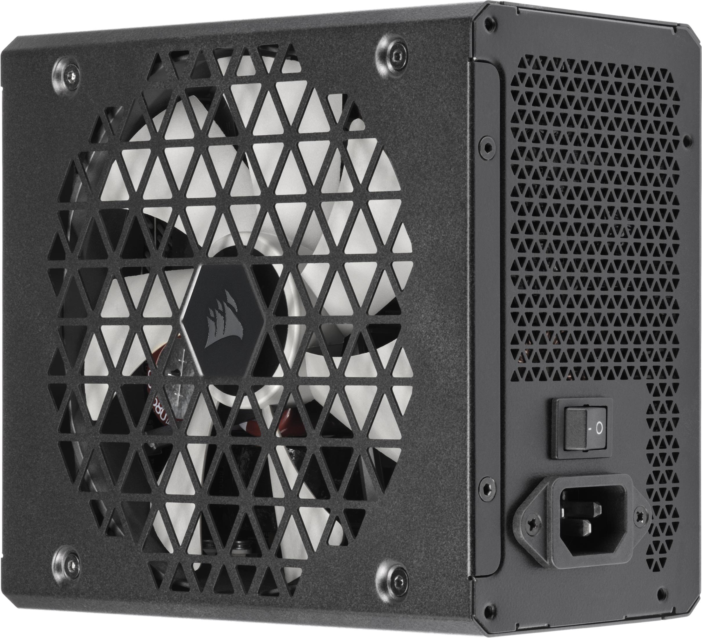 Zwarte voeding met ventilatorrooster, schakelaar en stroomconnector.