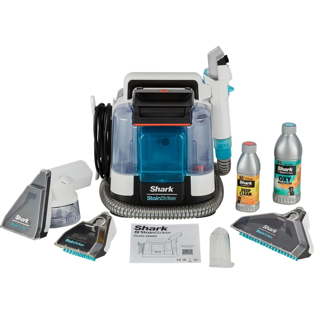 Odkurzacz Shark StainStriker z akcesoriami i dwiema butelkami płynu czyszczącego.