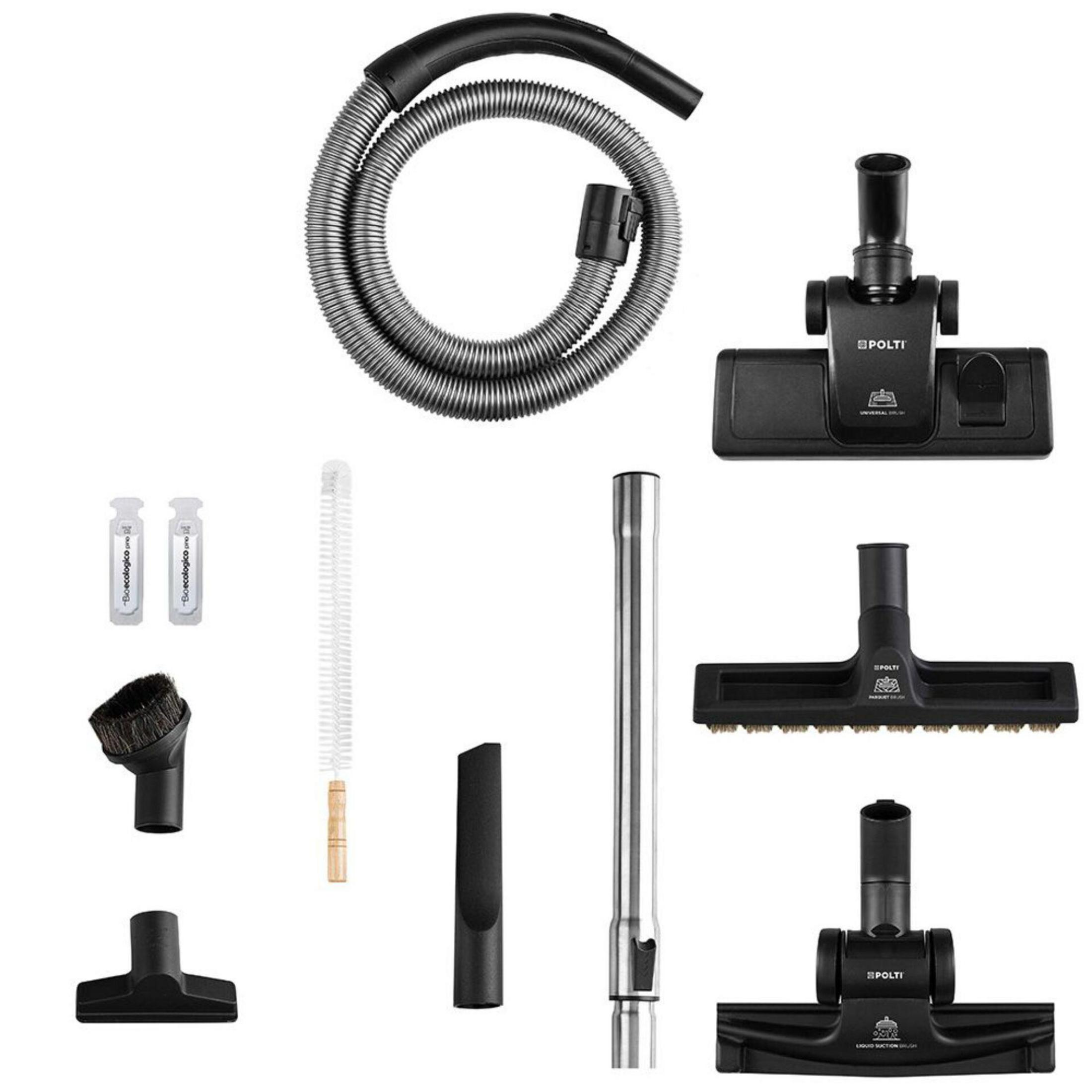 Akcesoria do odkurzacza: wąż, rury, szczotki, dysze i płyny czyszczące.