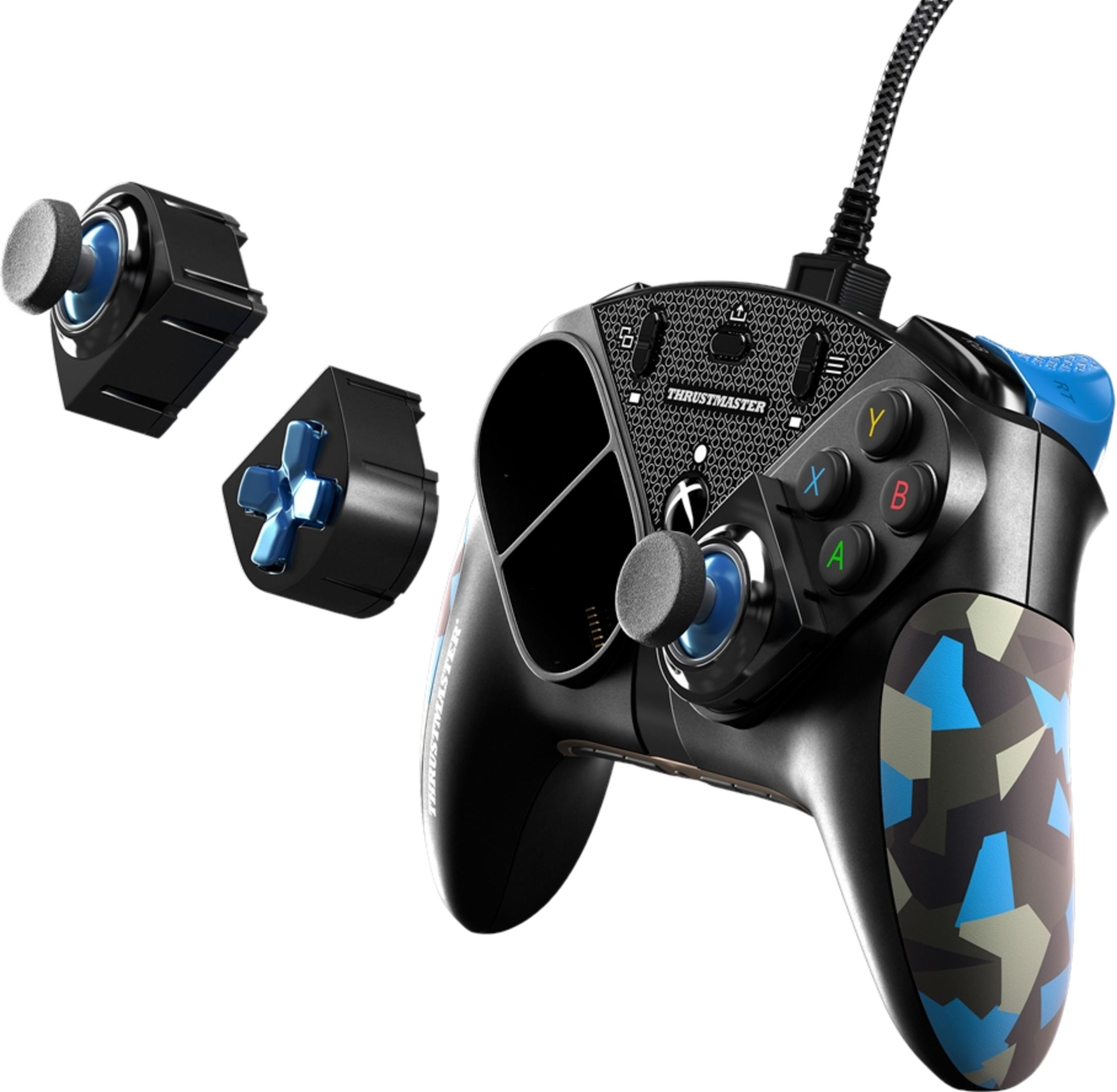 Mando de juegos negro con agarres de camuflaje y módulos desmontables.