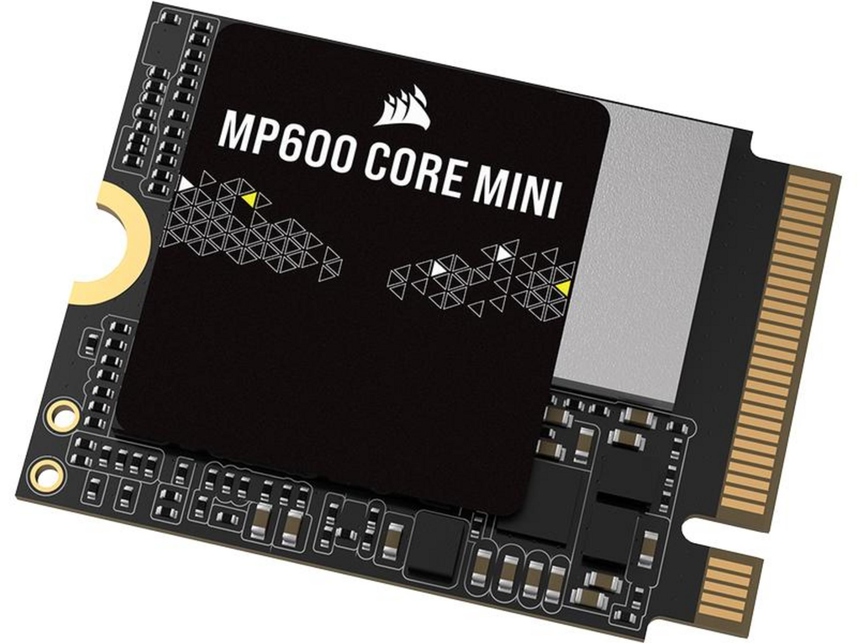 Dysk SSD Corsair MP600 CORE MINI z czarną naklejką, białymi trójkątami i srebrnym chipem.