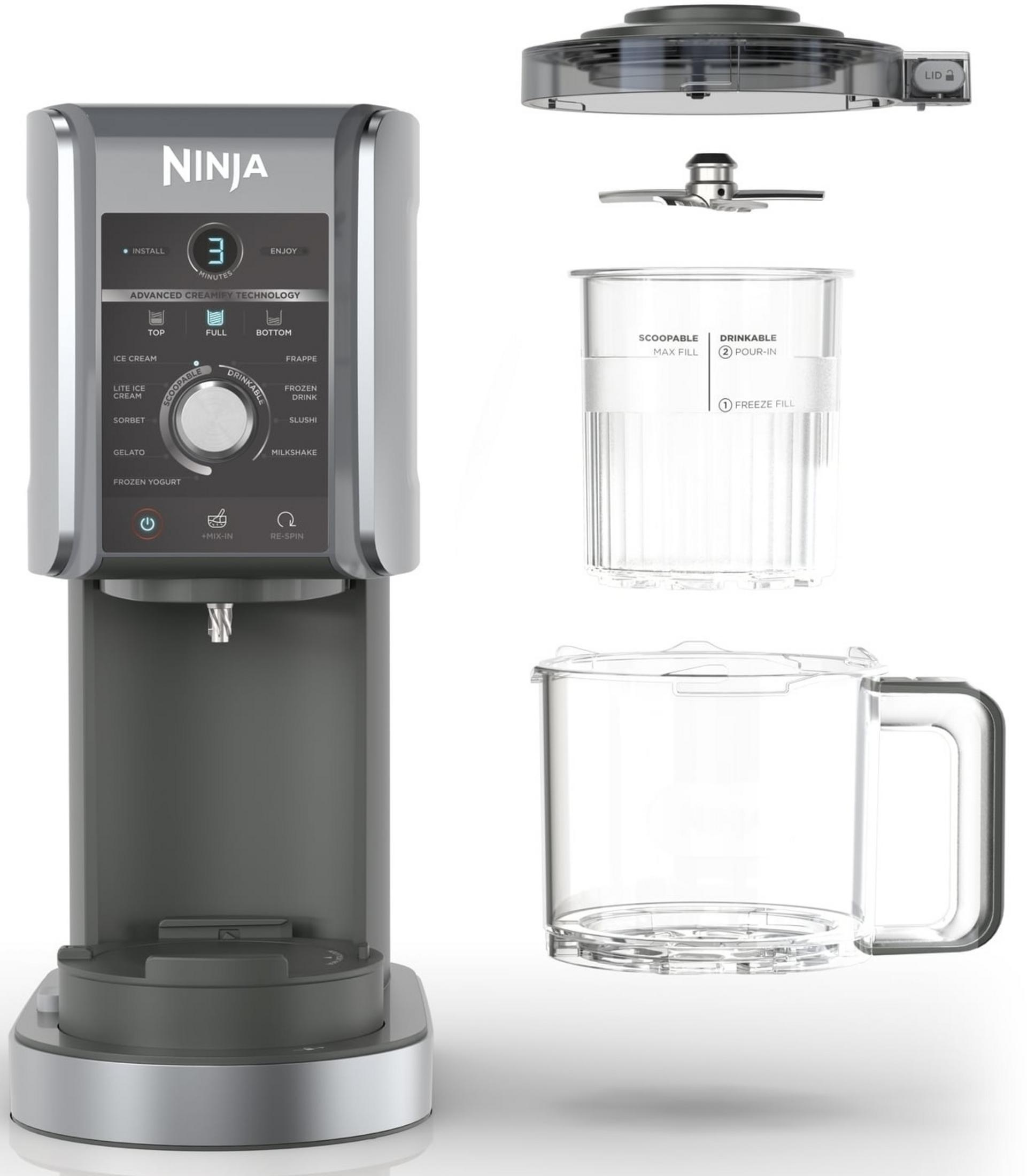 Blender Ninja z pojemnikiem, ostrzem i pokrywką. Góra ma panel sterowania.