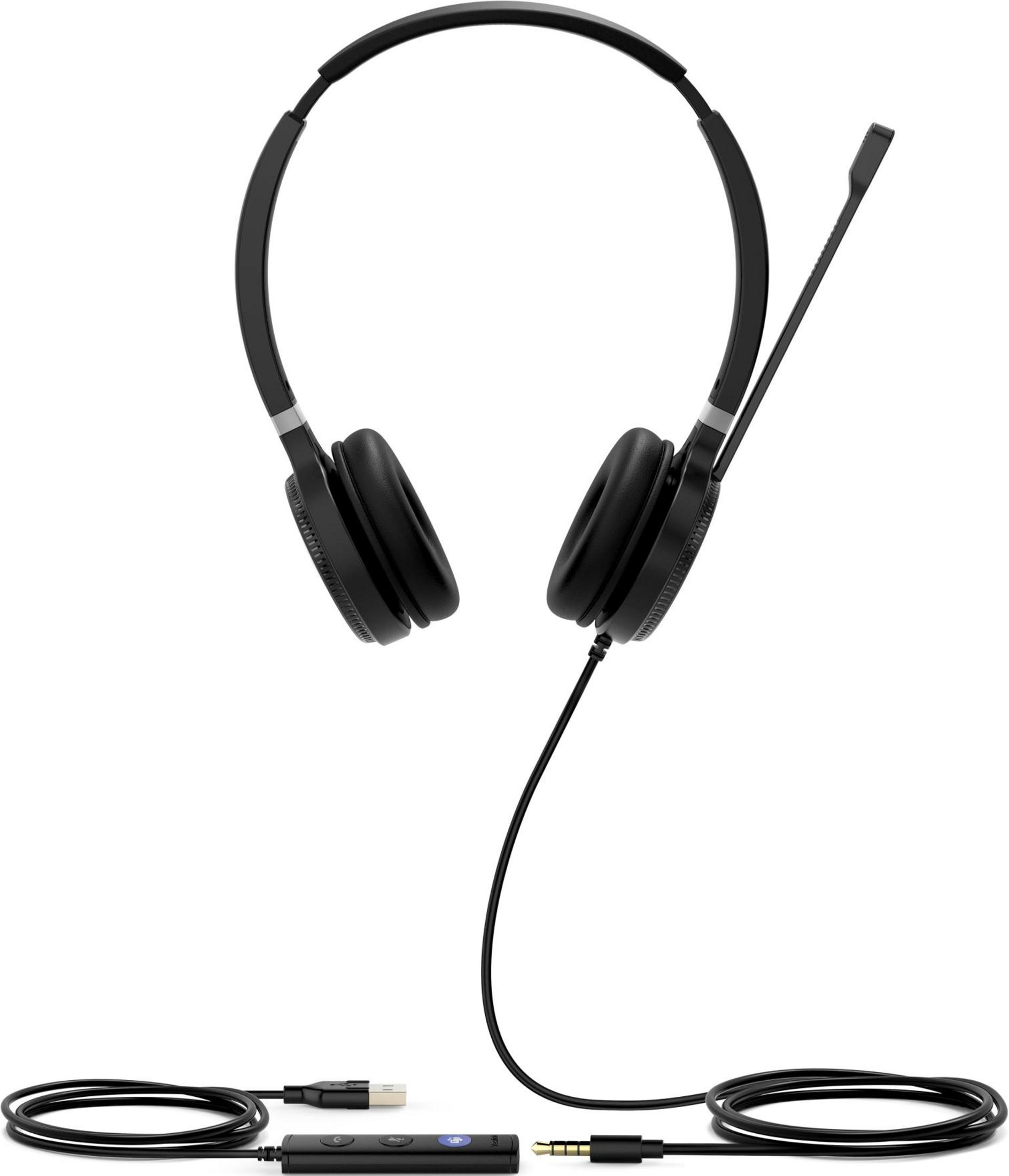 Auriculares negros con micrófono y cables, conectores USB y jack.