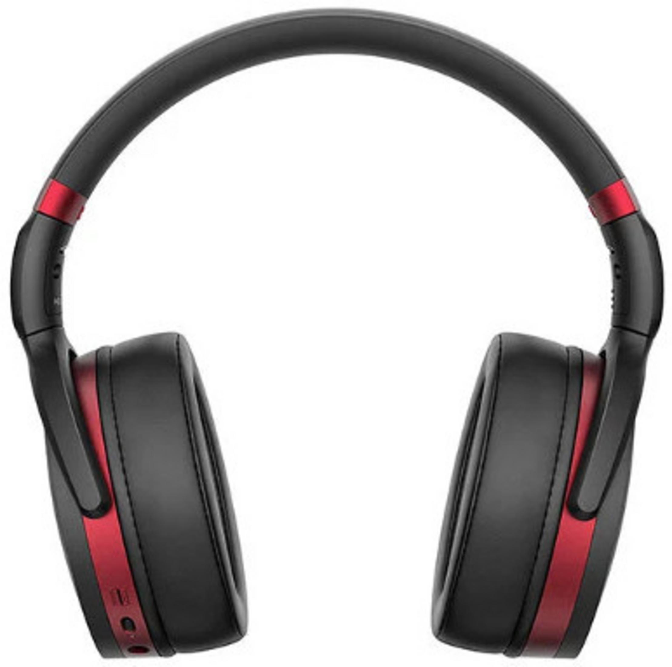 Auriculares negros con detalles rojos, sobre fondo blanco.