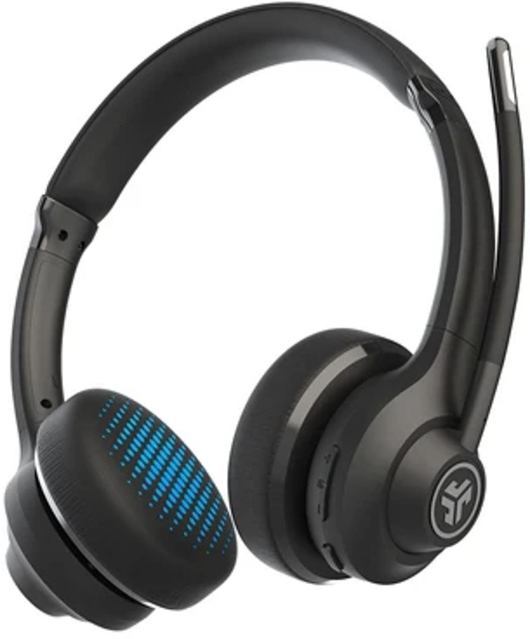 Czarne słuchawki z niebieskim wzorem na lewej słuchawce.