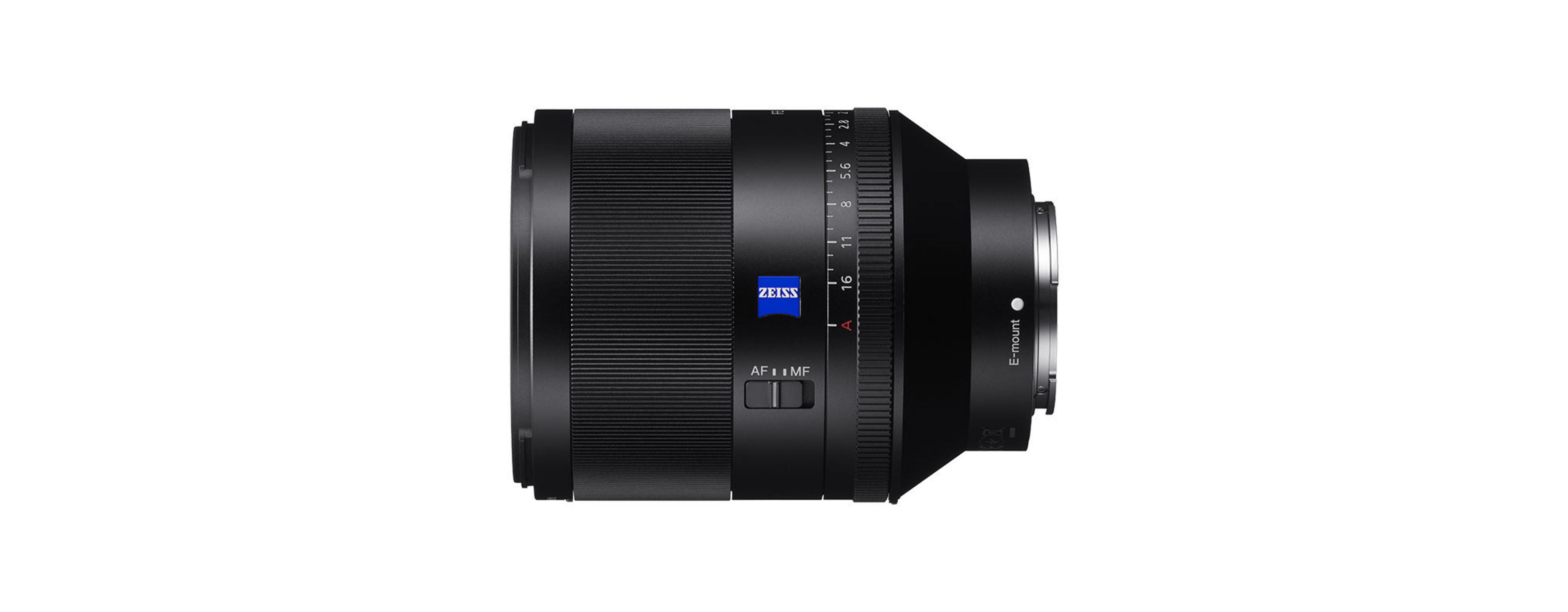 Un objetivo negro Sony E-mount con anillo de apertura y selector AF/MF.