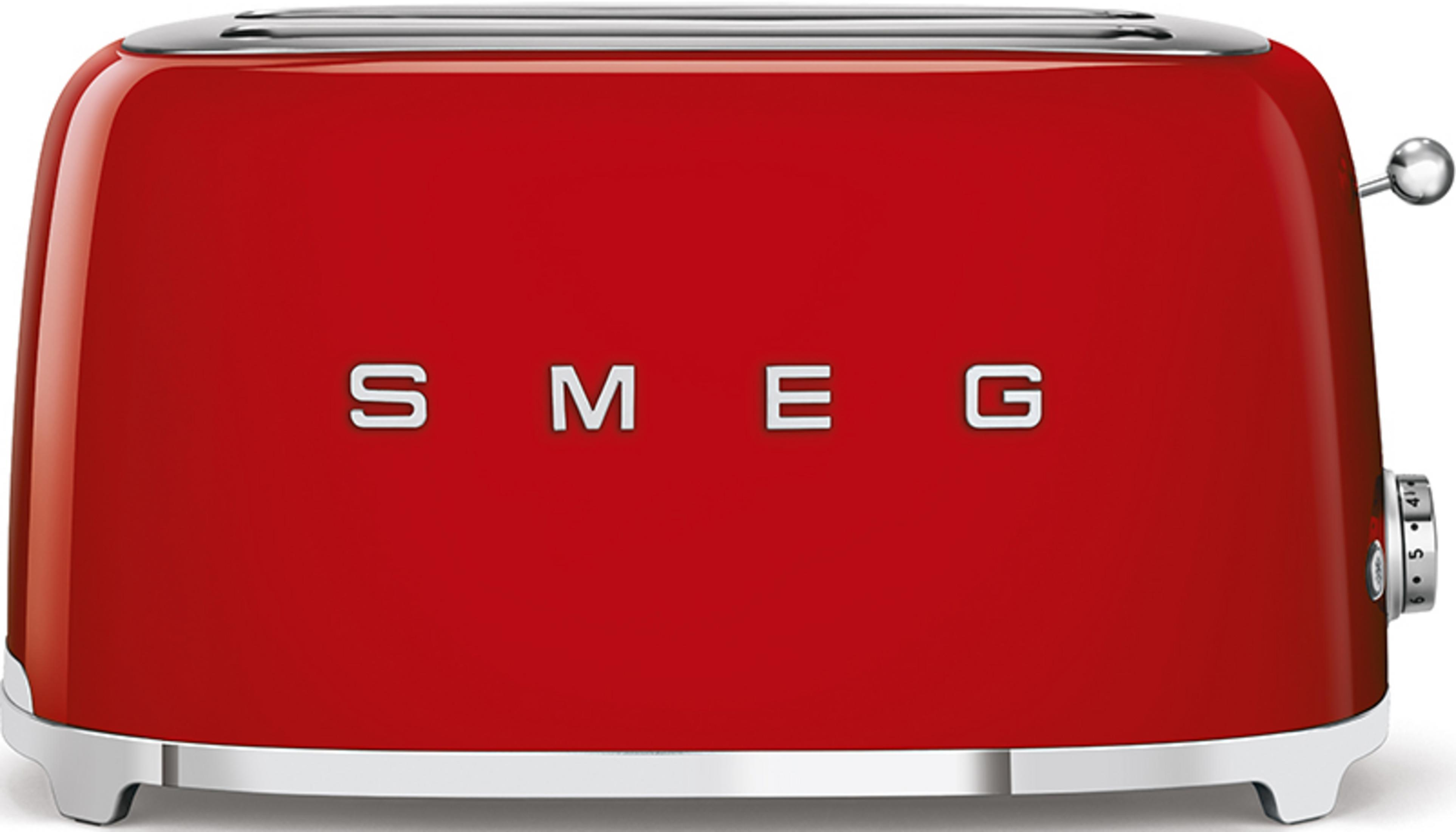 Czerwony toster SMEG ze srebrnymi akcentami i pokrętłami.