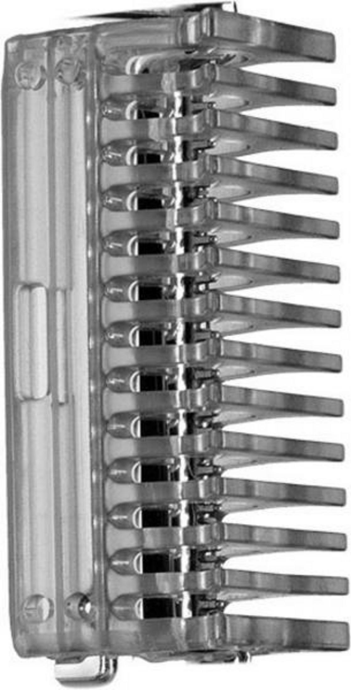 Un pettine in plastica trasparente con numerosi denti metallici.