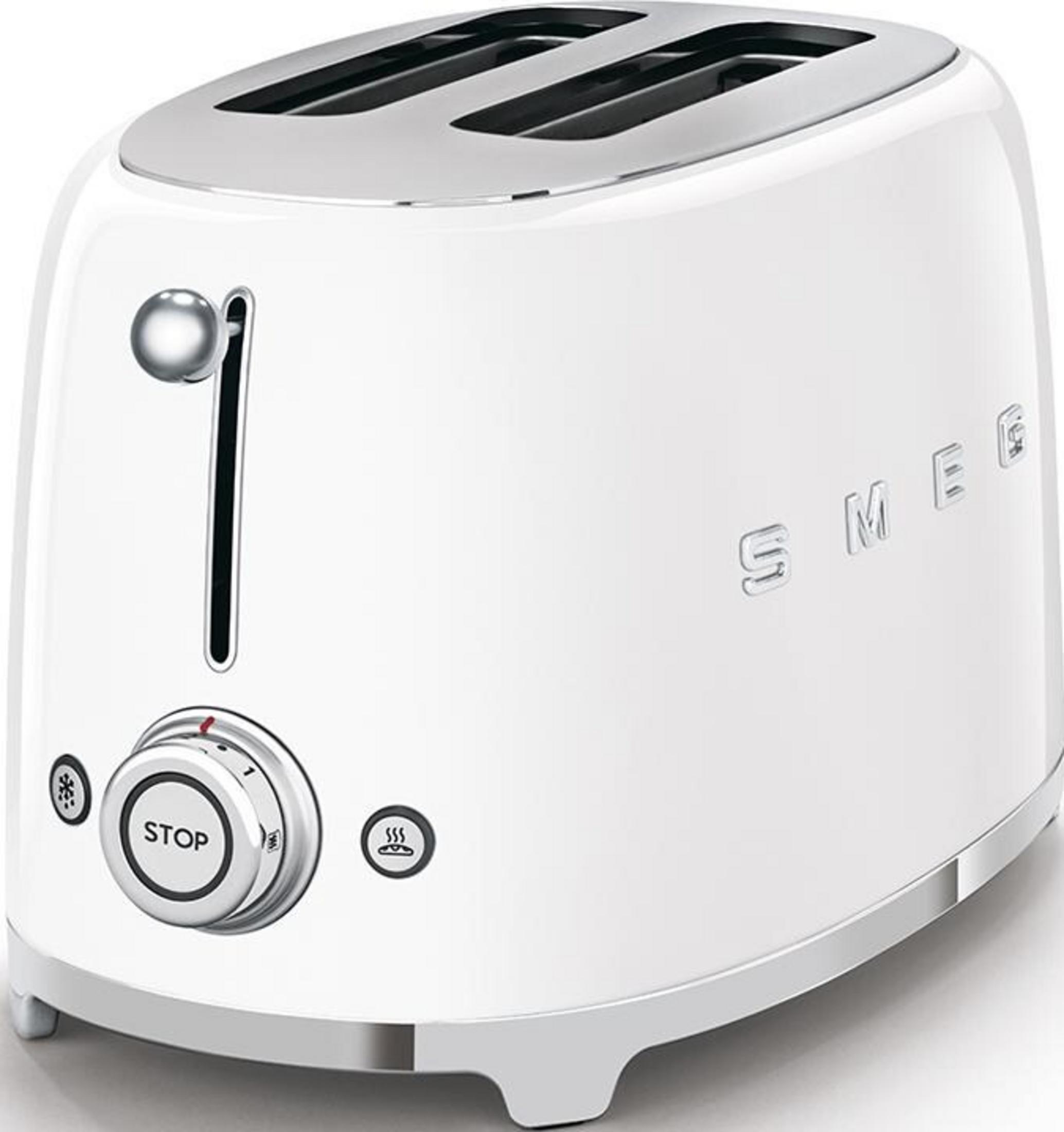 Biały toster SMEG z srebrnymi akcentami i pokrętłami sterującymi.