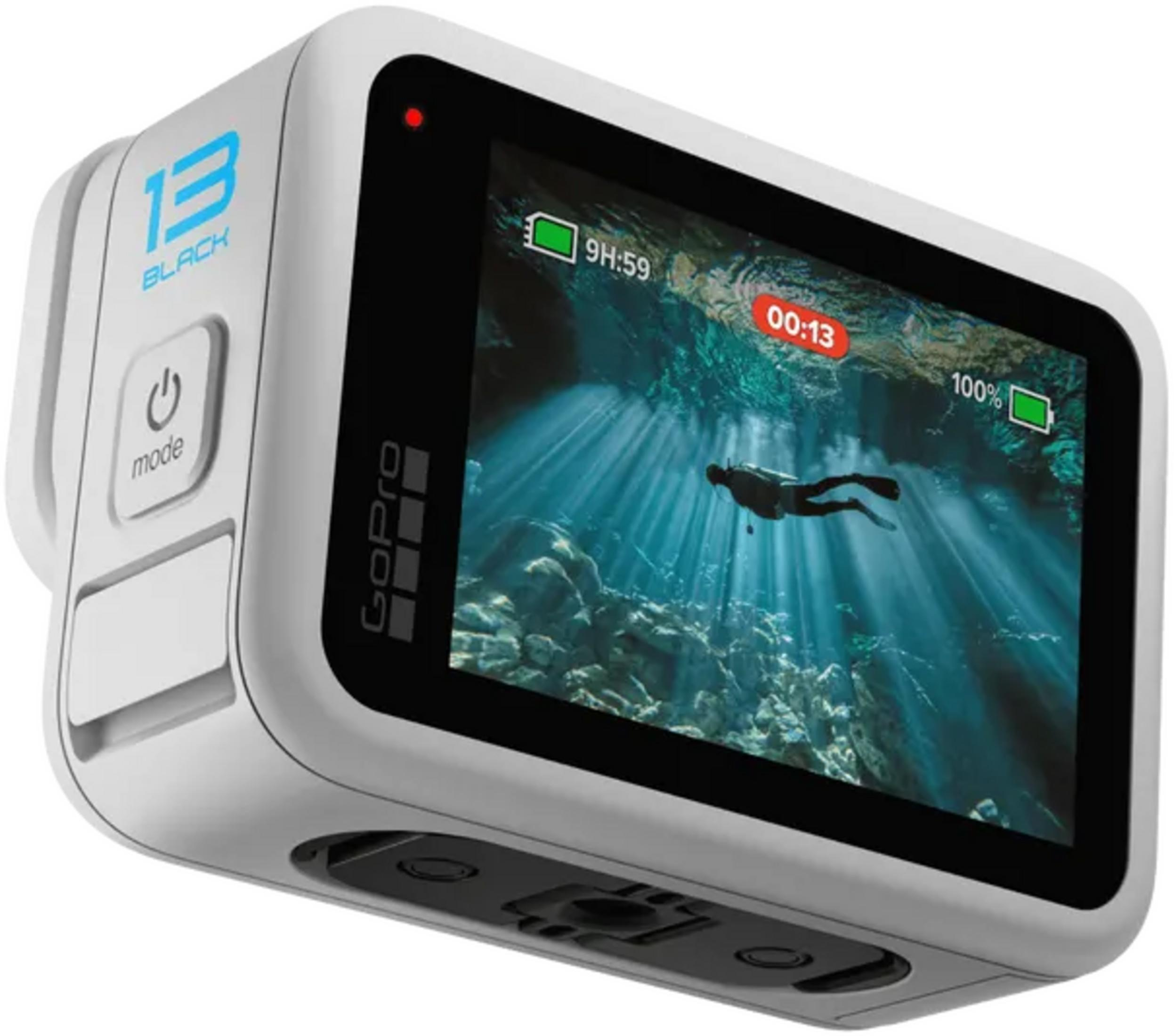 Eine weiße GoPro-Kamera zeigt einen Taucher unter Wasser. 13 Black.