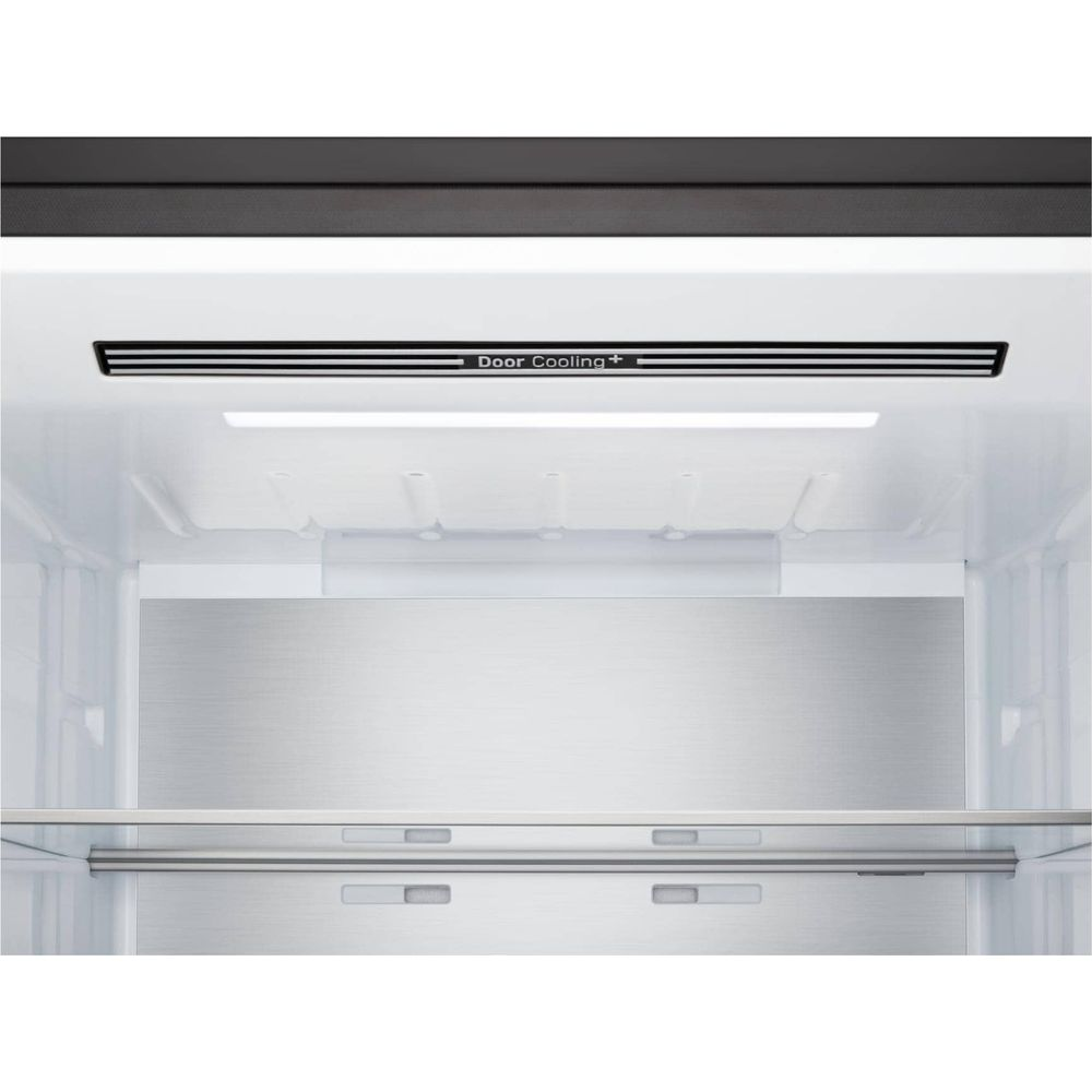 Interno di un frigorifero con ventilazione "Door Cooling+" e ripiano.