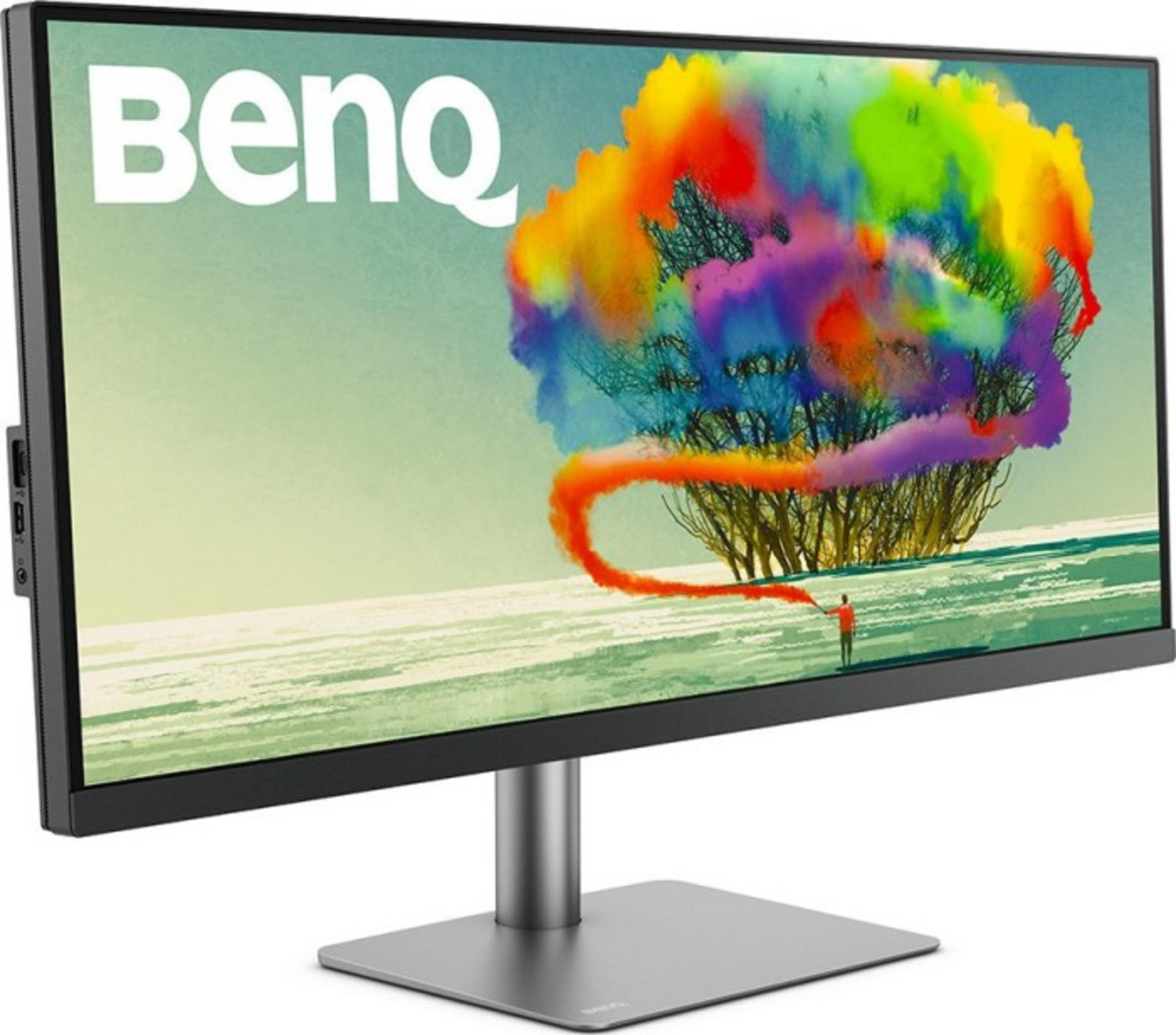 A monitor displays the BenQ logo and a colorful abstract image.