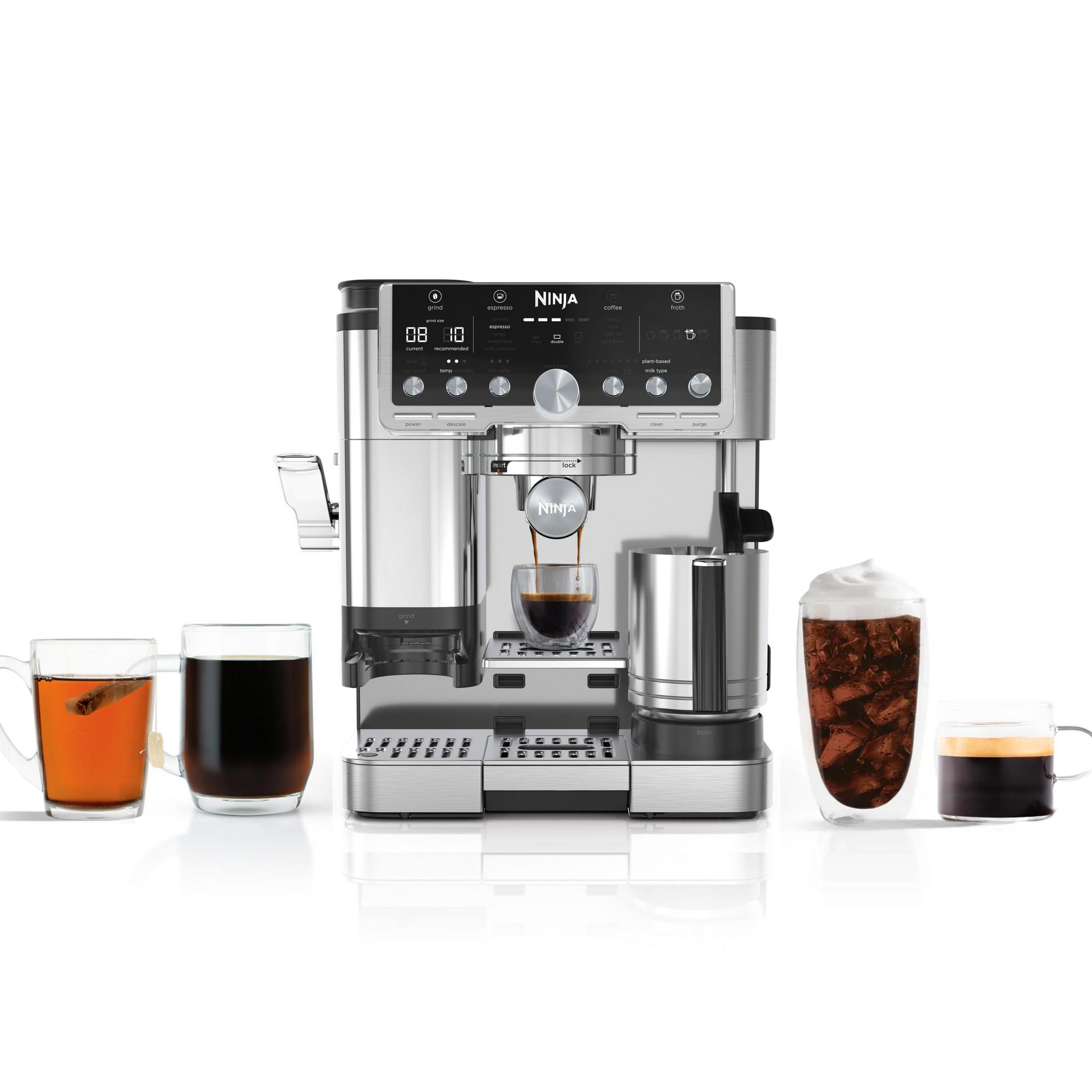 Een Ninja koffiezetapparaat met diverse drankjes ernaast.