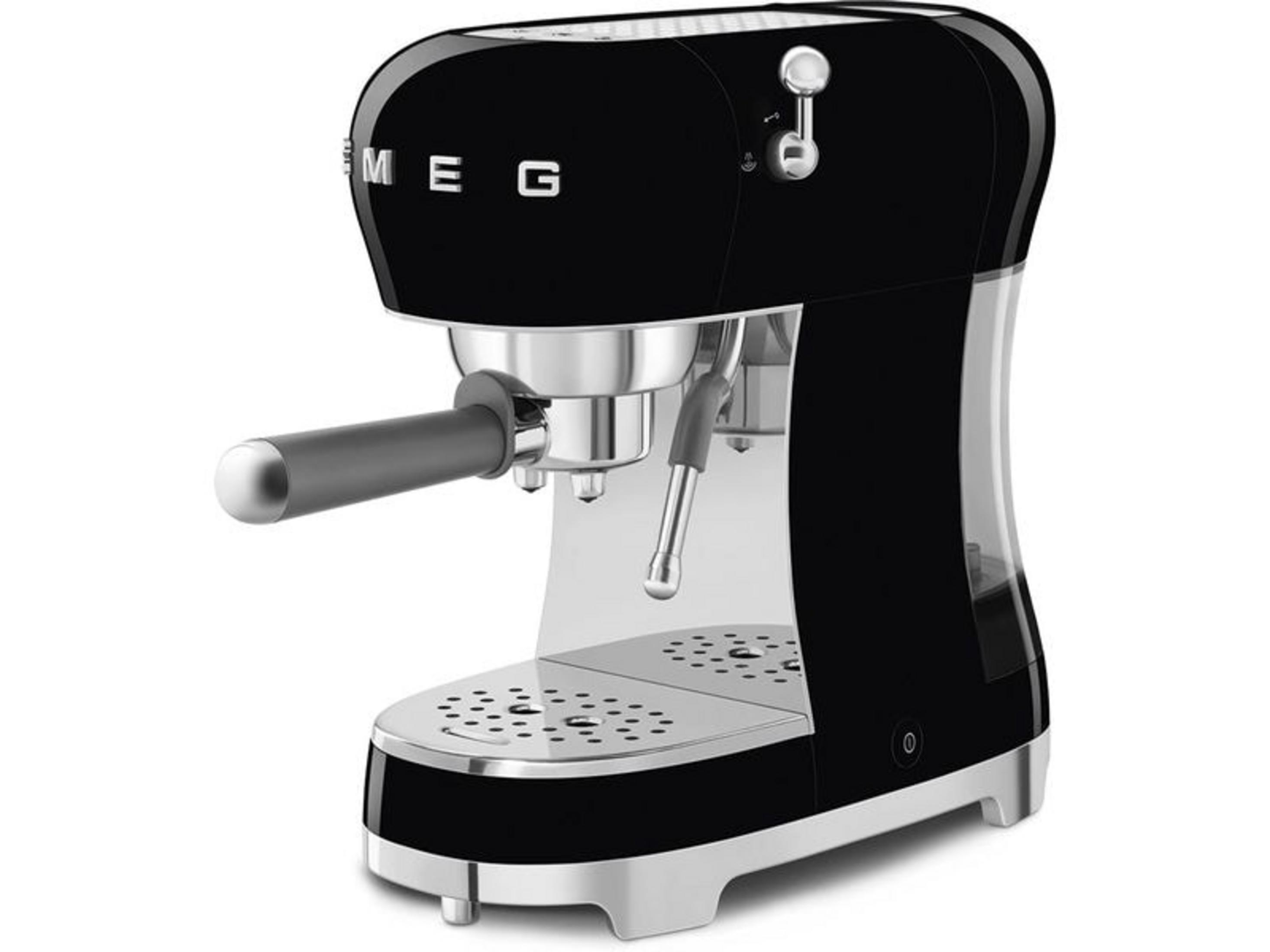 Schwarze Espressomaschine mit Chromdetails und silbernem Griff.