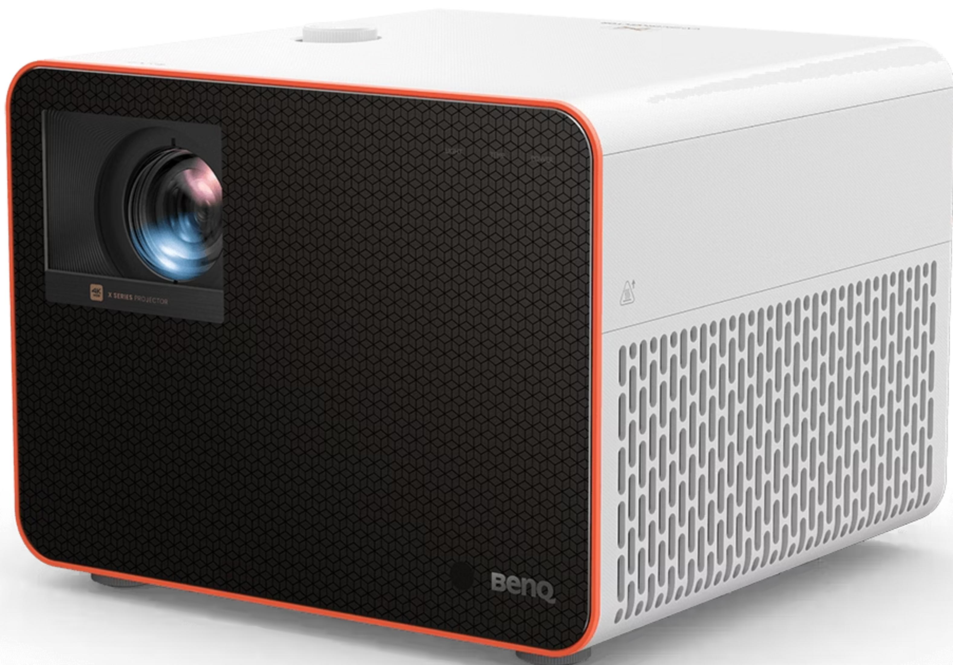 Biały projektor z czarnym, teksturowanym frontem i pomarańczowym wykończeniem.