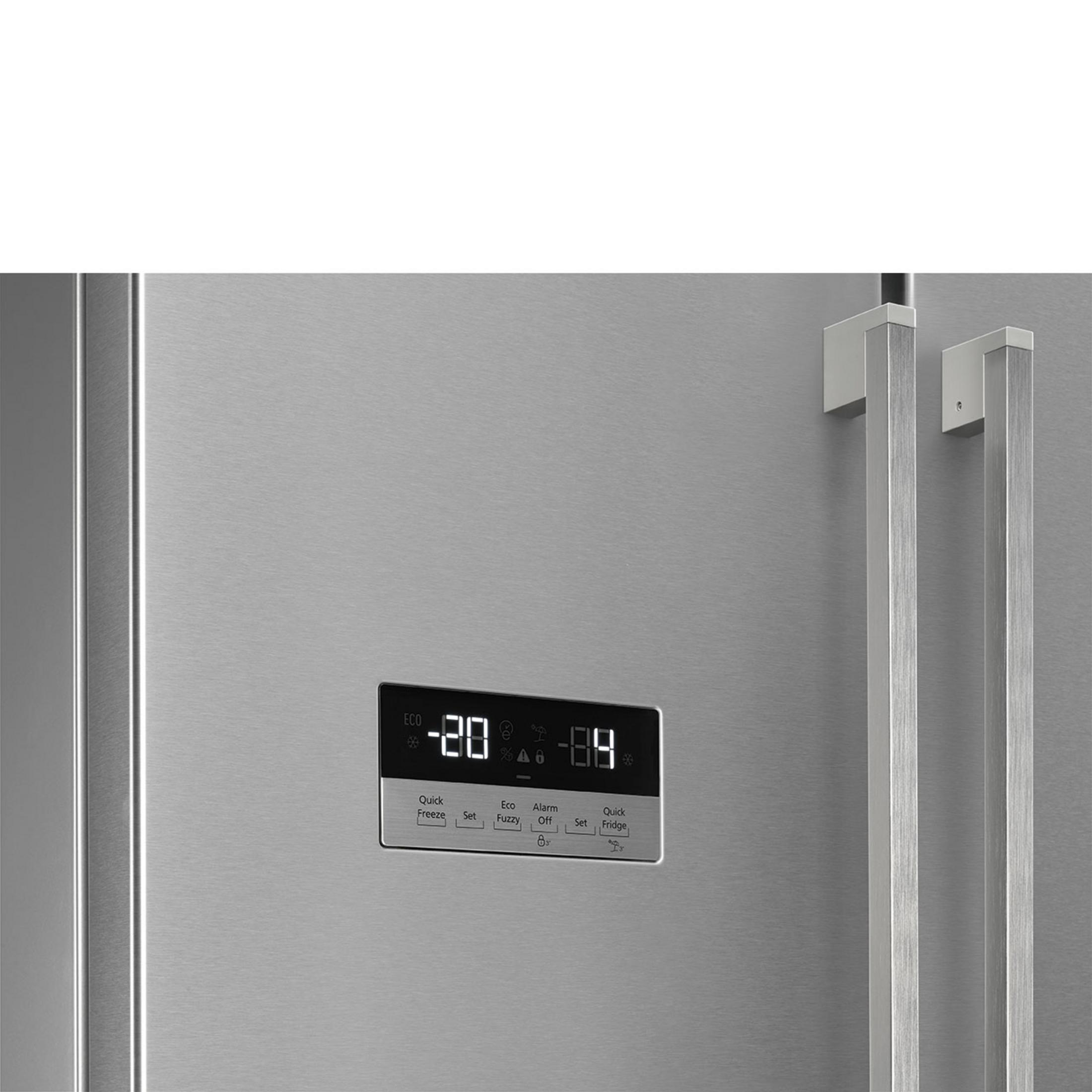 Superficie di frigorifero in acciaio inox con display digitale e maniglie.