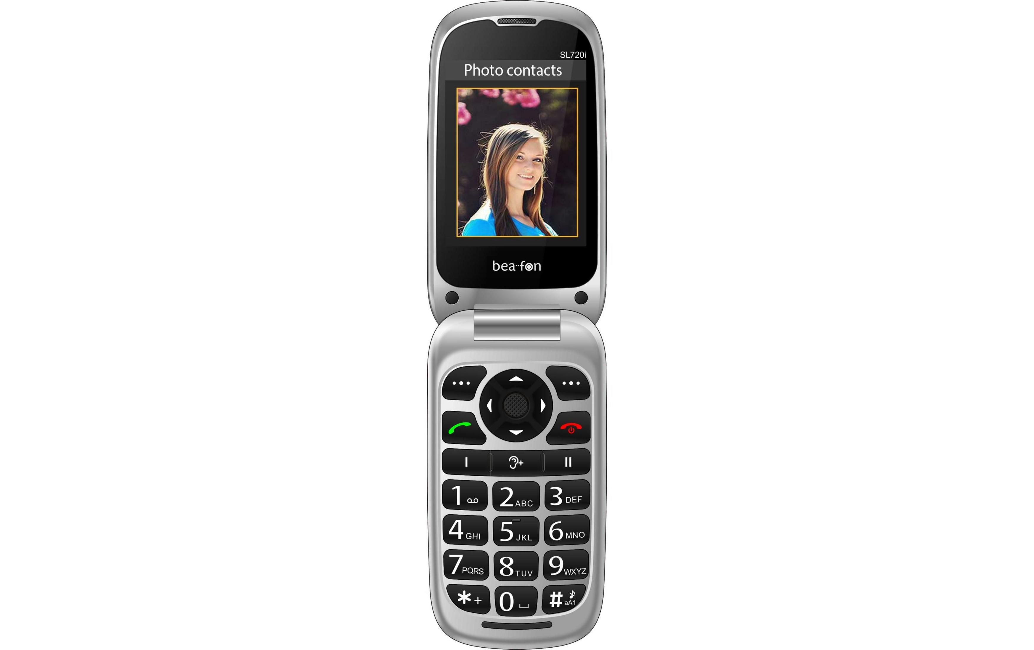 Un teléfono plegable plateado con la foto de una mujer joven en la pantalla.