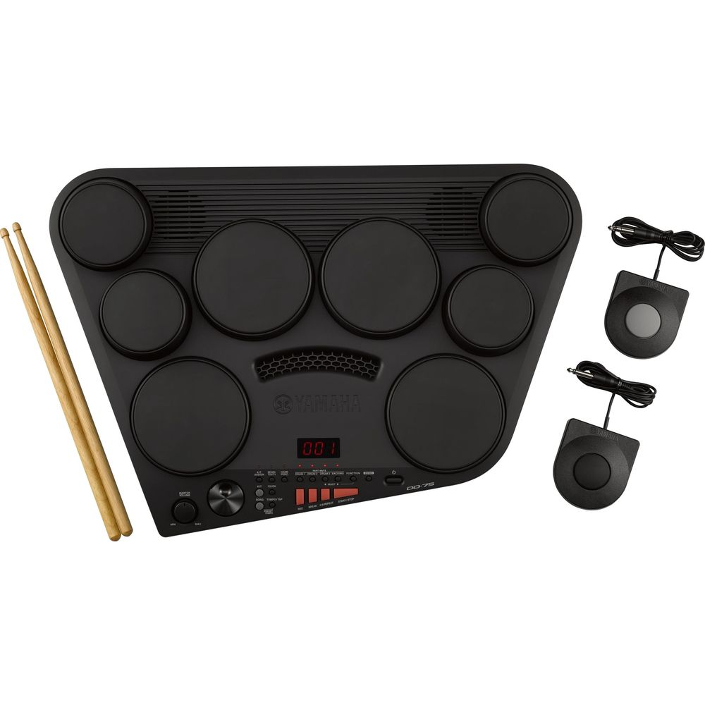 Schwarzes Yamaha E-Drum-Set mit Pads, Drumsticks und Fußpedalen.