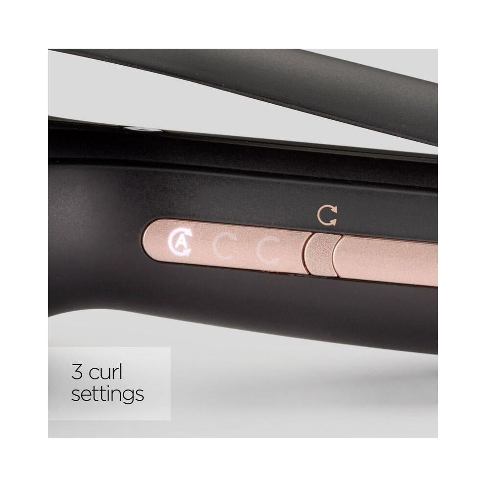 Zbliżenie czarnej prostownicy z przyciskami w kolorze różowego złota i napisem "3 curl settings".