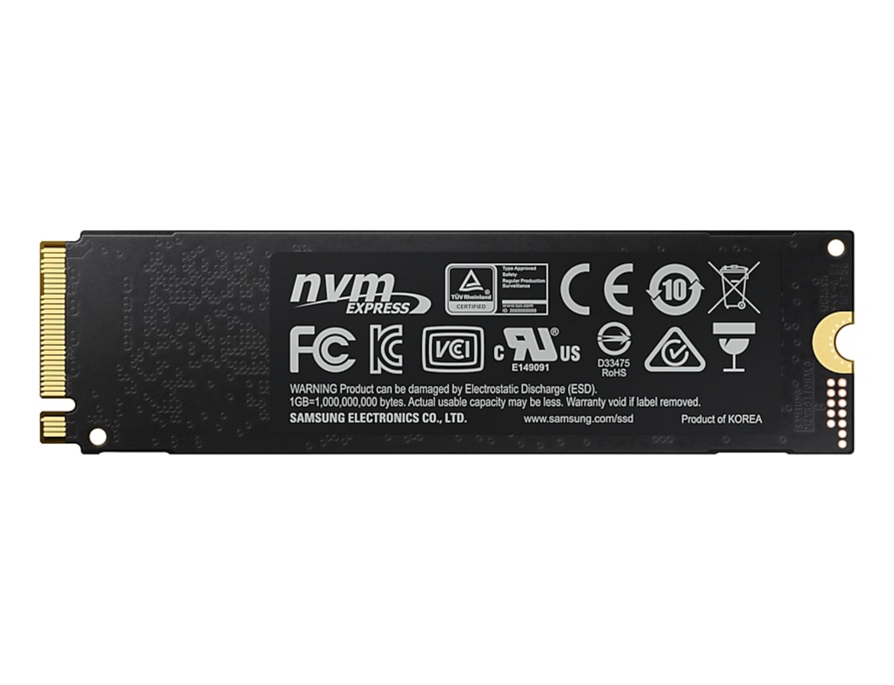 Unidad SSD negra con conectores dorados y varias marcas de certificación.