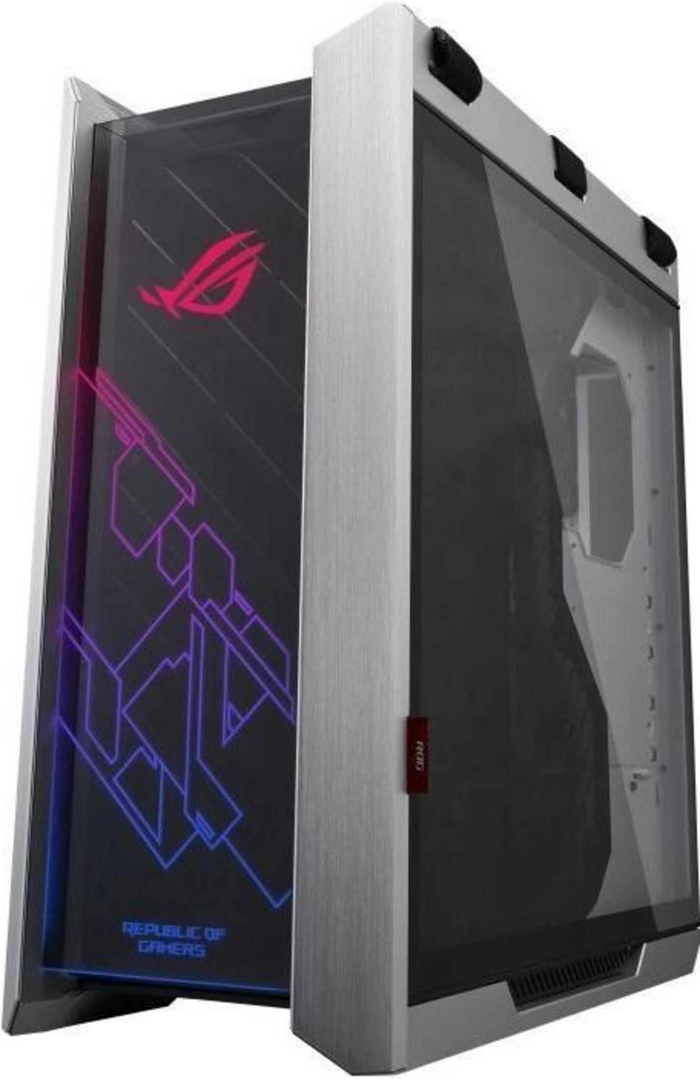 Case del computer argentato con pannello laterale in vetro, logo ROG e design geometrico viola/blu.